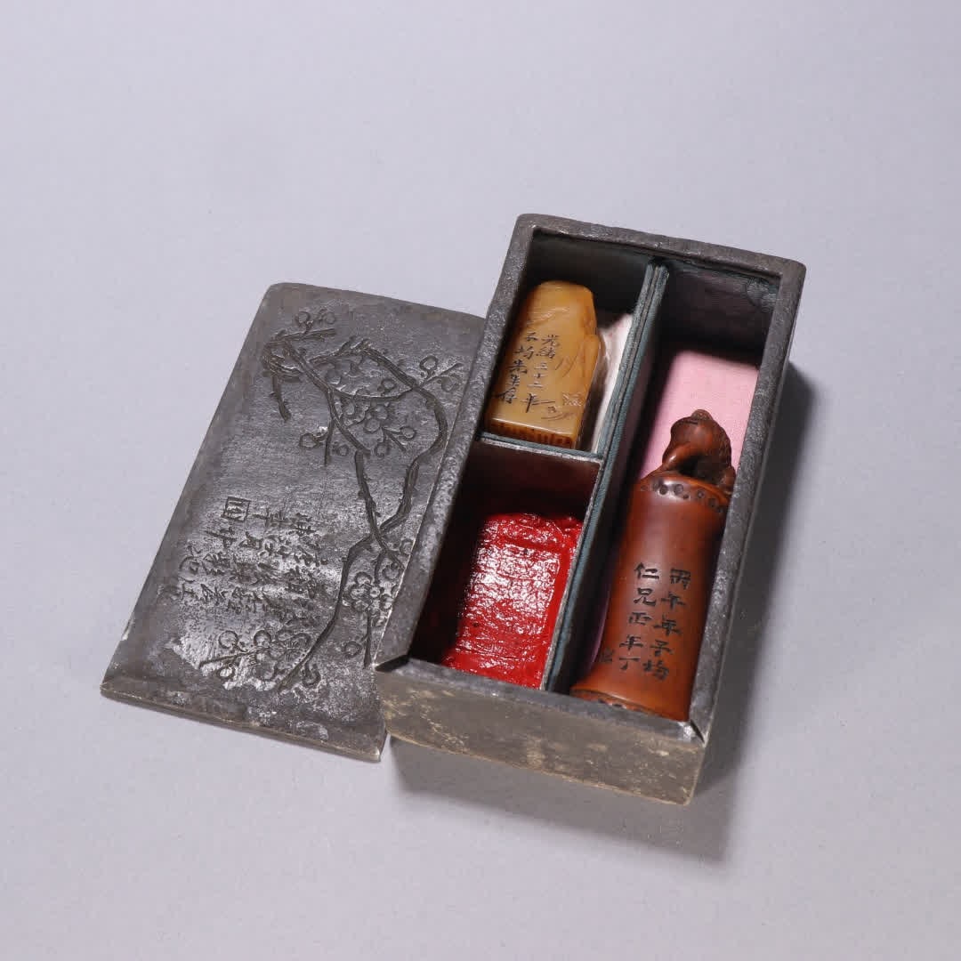A set of Qing dynasty half-ding Tianhuang stone seals: A set of Qing dynasty half-ding Tianhuang stone seals SIZE: H:5.2cm W:2.3cm W:55.5g (The Dimensions Of All Batches Are Manually Measured.If You Need More Detailed Information, Please Contact Our Custo