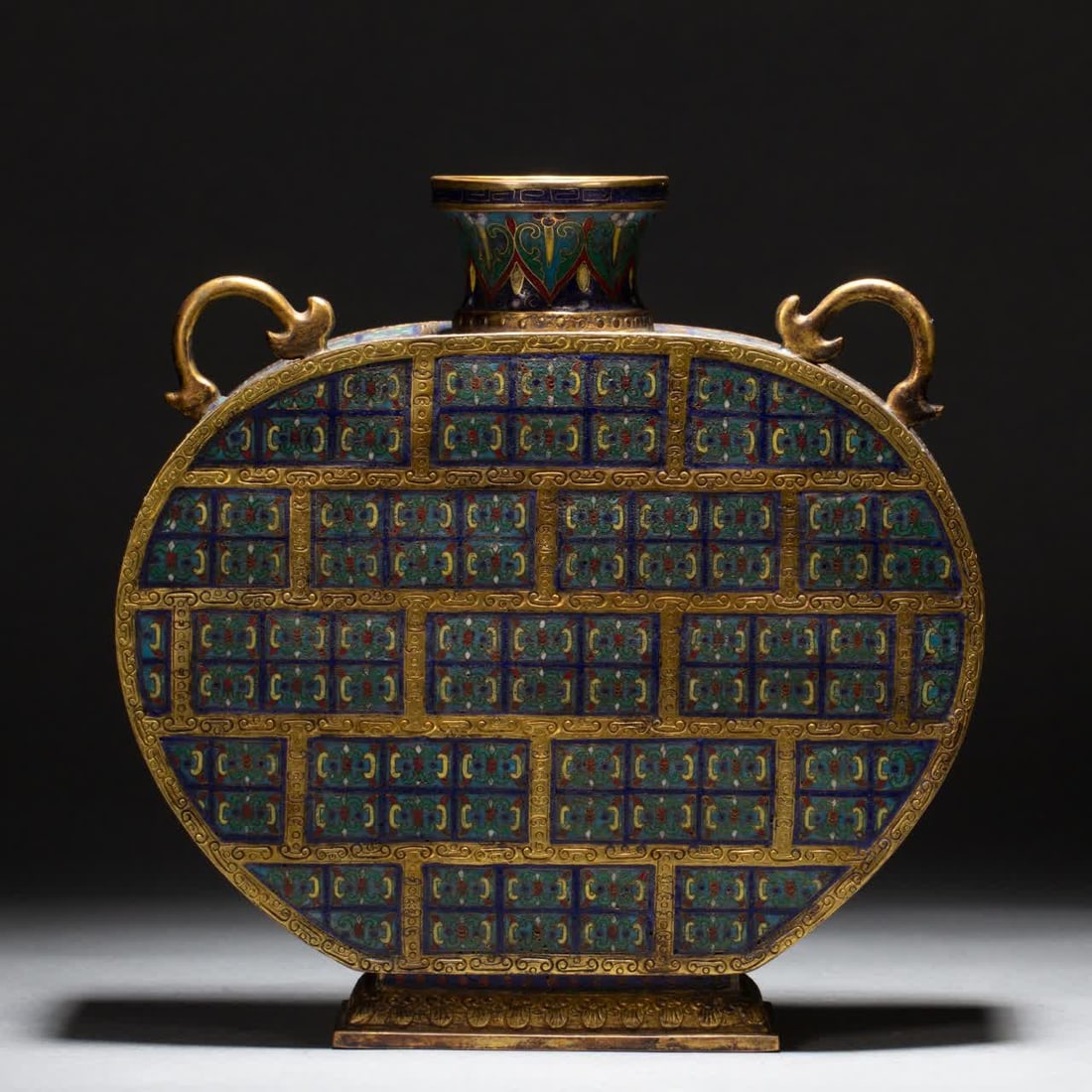 A Qing Dynasty cloisonne vase: Qing Dynasty cloisonne vase SIZE: L:23cm W:7cm H:23cm W:2360g (The Dimensions Of All Batches Are Manually Measured.If You Need More Detailed Information, Please Contact Our Customer Service Before Bid