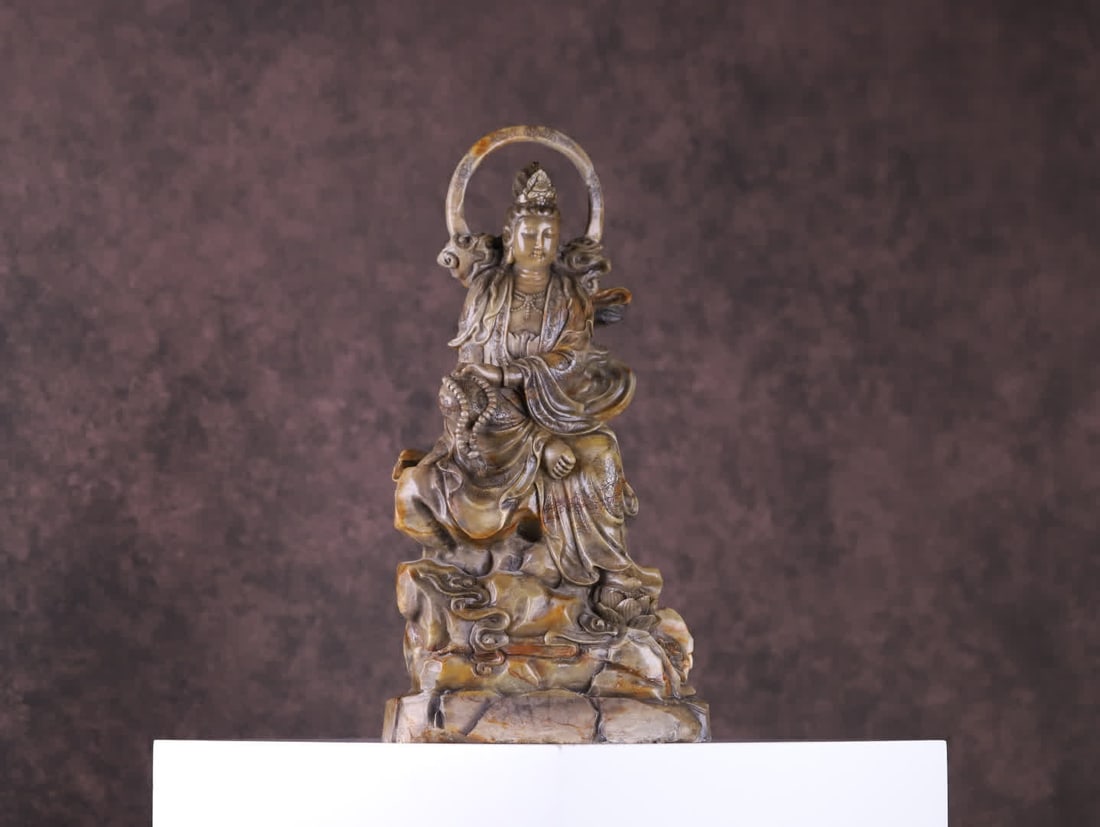A Qing Dynasty Shoushan Stone Free Guanyin Statue: Qing Dynasty Shoushan Stone Free Guanyin Statue Meticulously Carved from a single Shoushan stone. Guanyin sits in a 'relaxed' posture, wearing a jeweled crown, her face round and compassionate, eyes s