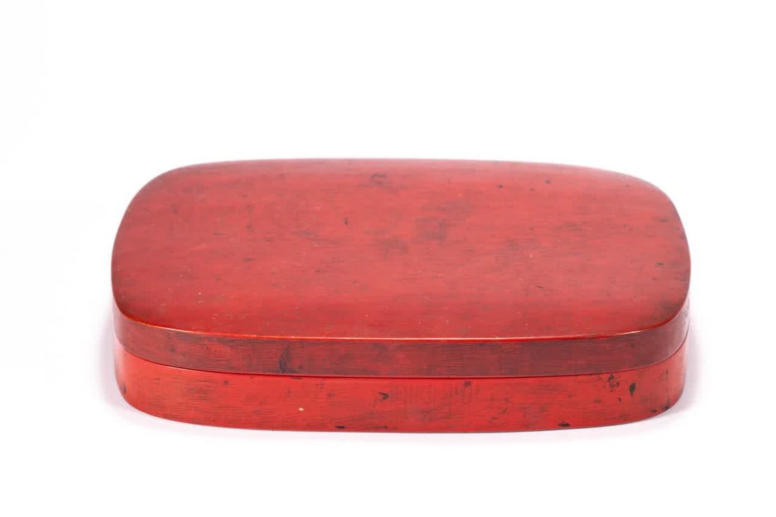 A Qing Dynasty lacquerware lid box: Qing Dynasty lacquerware lid box SIZE: L:26.5cm W:20.5cm H:5cm W:450g (The Dimensions Of All Batches Are Manually Measured.If You Need More Detailed Information, Please Contact Our Customer Service Be