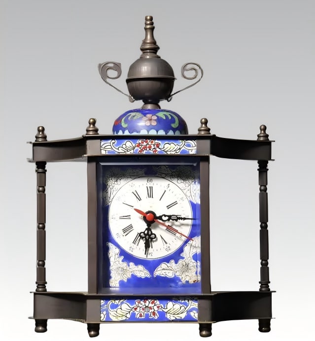 A late Qing dynasty bronze-plated enamel four-column mechanical clock: Late Qing dynasty copper-bodied painted enamel four-column mechanical clock SIZE: L:17cm W:8cm H:21cm (The Dimensions Of All Batches Are Manually Measured.If You Need More Detailed Information, Please