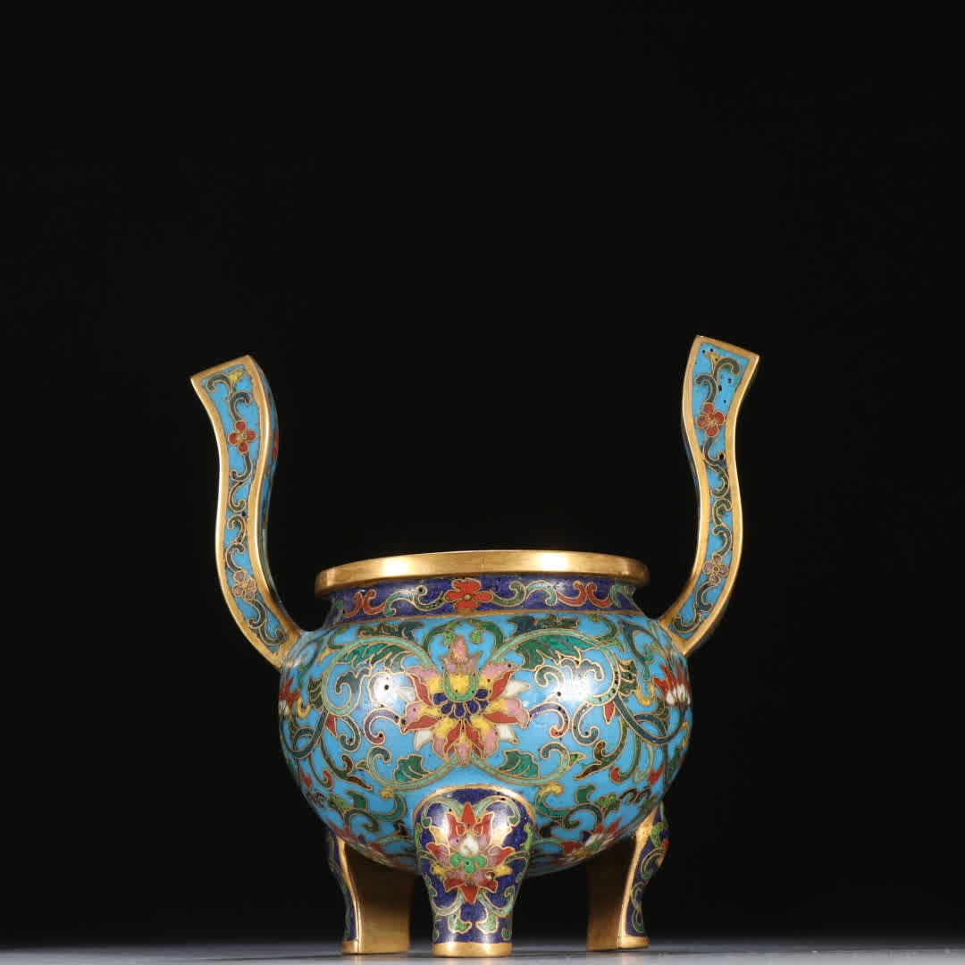 A Qing Dynasty copper gilt cloisonne with entwined lotus patterns and sky-high ear incense burners: Qing Dynasty bronze gilt cloisonne with entwined lotus pattern skyward-eared incense burner SIZE: H:12.1cm W:11.3cm W:350g (The Dimensions Of All Batches Are Manually Measured.If You Need More Detaile