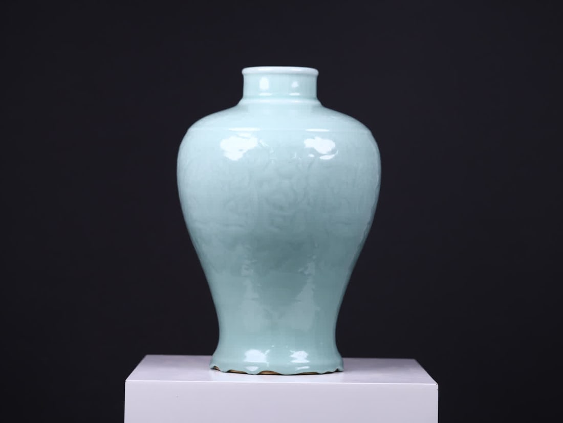 A Qing Dynasty Douqing glaze vase with hidden entwined floral patterns: Qing Dynasty Douqing Glaze Subtle Engraved Floral Pattern Appreciation Vase This is a Qing Dynasty Douqing Glaze Plum Vase with Subtle Entwined Floral Patterns, covered entirely in a warm and even Dou