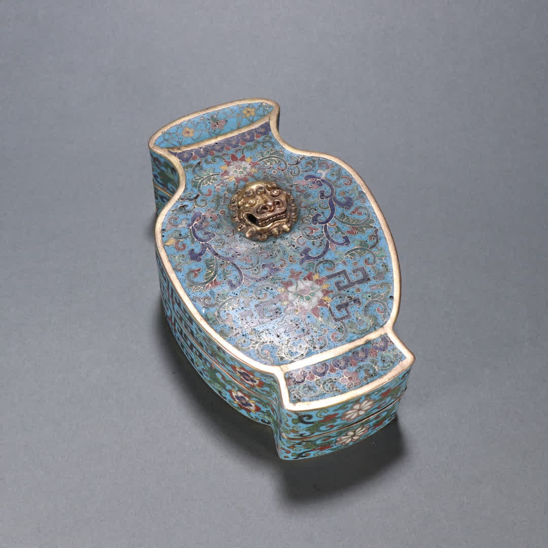 A Qing Dynasty copper gilt cloisonne with beast-face pattern lid box: Qing Dynasty copper gilt cloisonne beast-face pattern lid box SIZE: H:7cm W:16.2cm W:876.7g (The Dimensions Of All Batches Are Manually Measured.If You Need More Detailed Information, Please Contact O