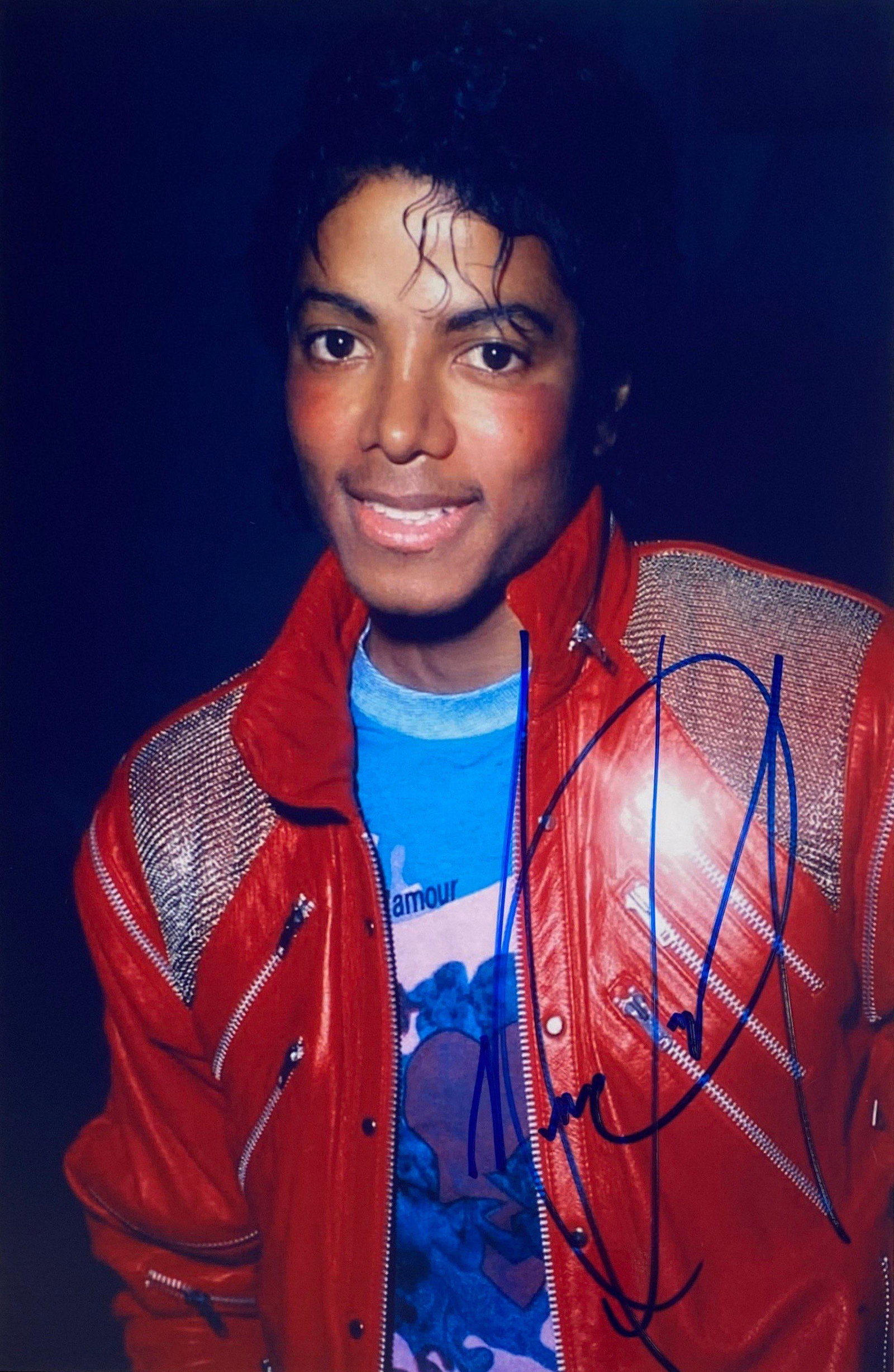 Autograph Signed Michael Jackson Photo: Autograph Name(s): Michael JacksonProduct Category: 8 x 10 Genuie Autographed Photo Product Condition: Very Good We offer combined shipping and ship worldwide.Please read terms and condition regarding