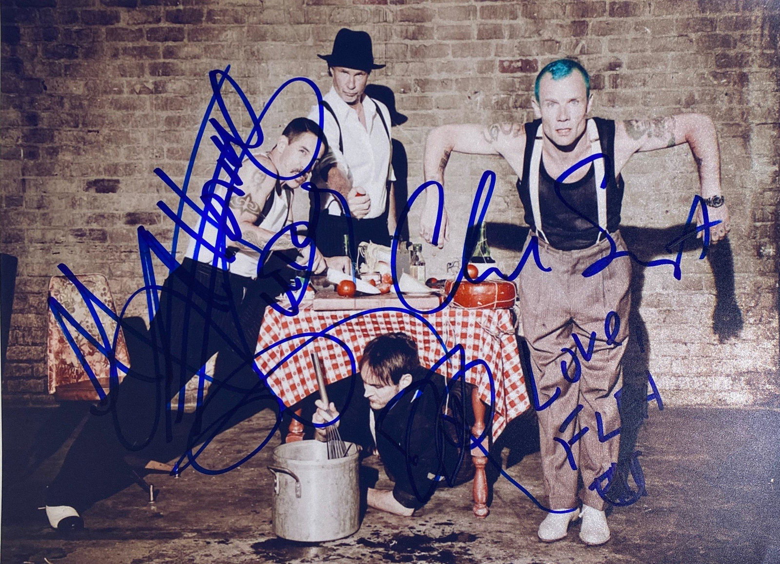 Autograph Signed Red Hot Chili Peppers Photo: Autograph Name(s): Anthony Kiedis, Flea, Chad Smith, John FruscianteProduct Category: 8 x 10 Genuie Autographed Photo Product Condition: Very Good We offer combined shipping and ship worldwide.Please 