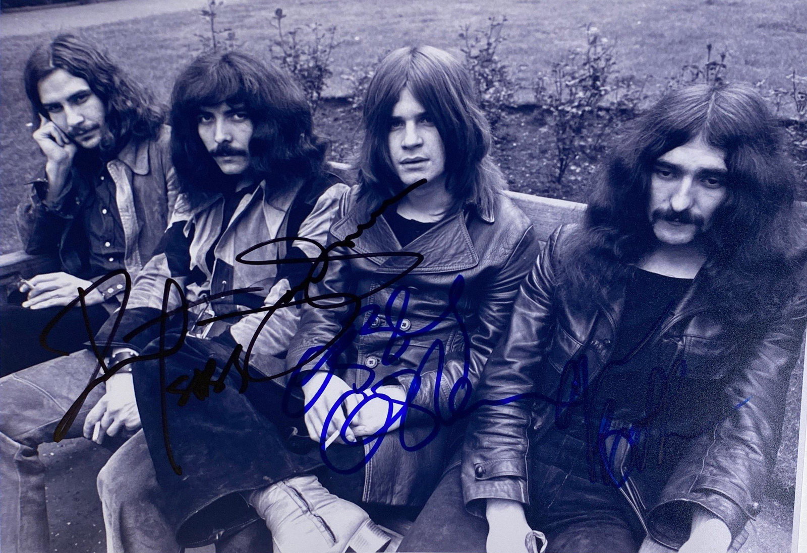 Autograph Signed Black Sabbath Photo: Autograph Name(s): Ozzy Osbourne, Tony Iommi, Geezer Butler, Bill WardProduct Category: 8 x 10 Genuie Autographed Photo Product Condition: Very Good We offer combined shipping and ship worldwide.Pleas