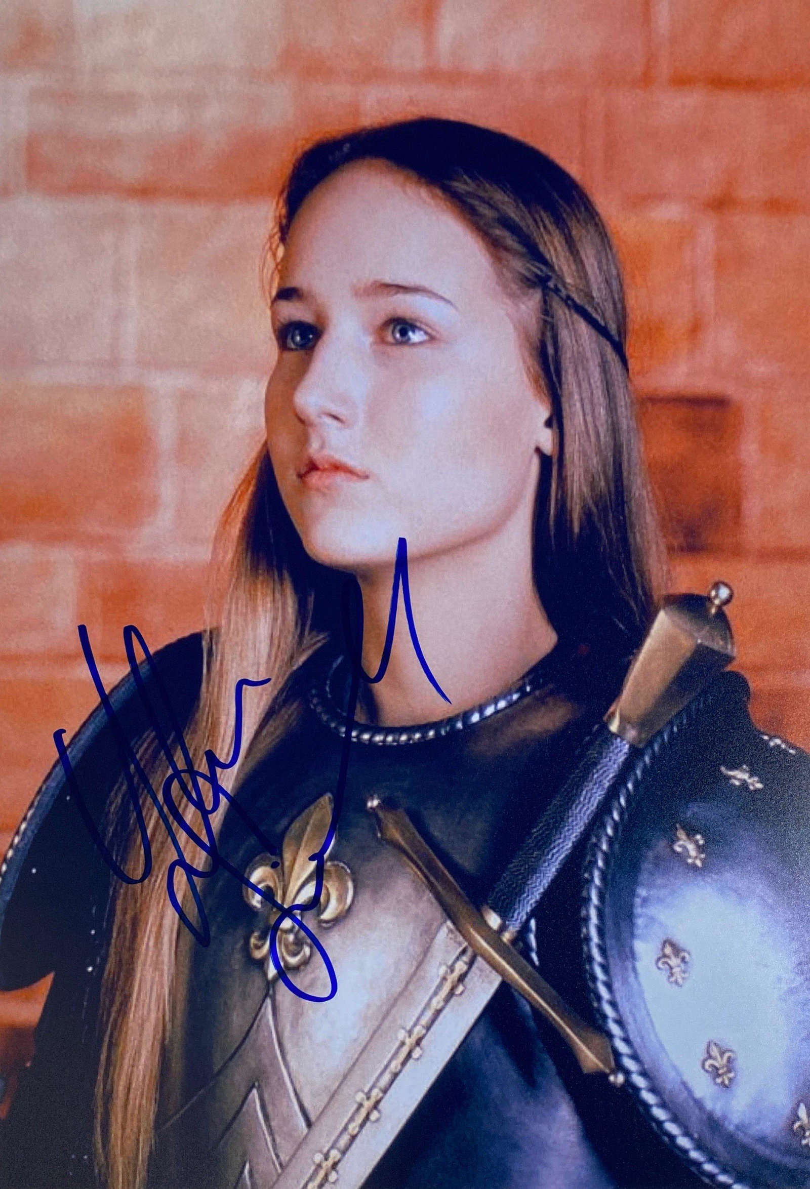 Autograph Signed Joan of Arc Photo: Autograph Name(s): Leelee SobieskiProduct Category: 8 x 10 Genuie Autographed Photo Excellent Condition and Certified We offer combined shipping and ship worldwide.Please read terms and condition rega