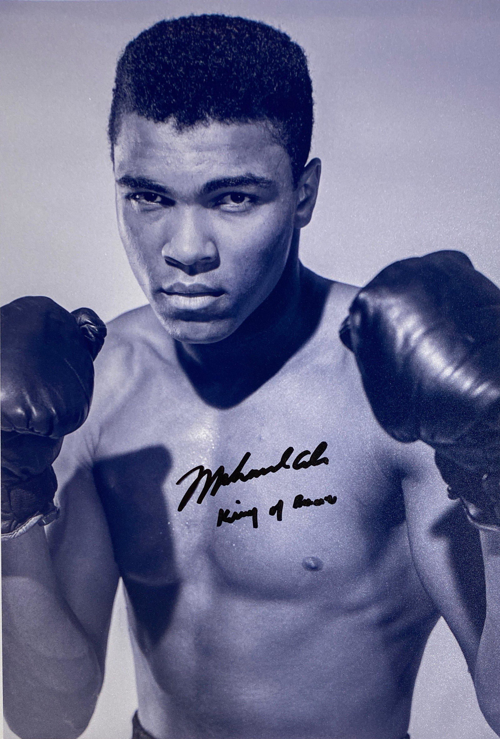Autograph Signed Muhammad Ali Photo: Autograph Name(s): Muhammad AliProduct Category: 8 x 10 Genuie Autographed Photo Excellent Condition and Certified We offer combined shipping and ship worldwide.Please read terms and condition regardi