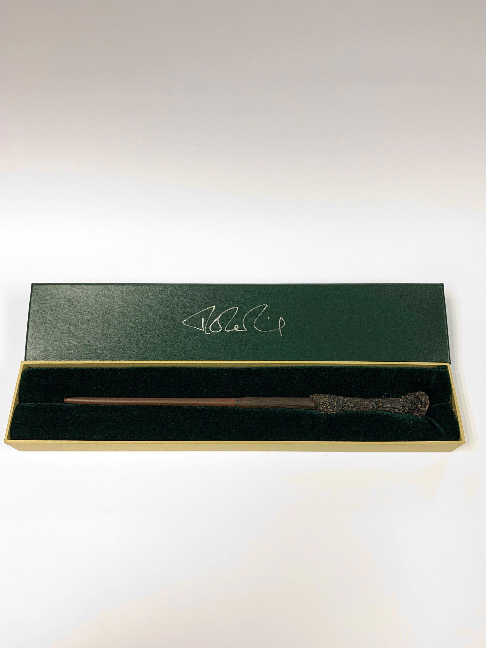 Autograph Signed Harry Potter JK Rowling Wand: Autographed by:JK RowlingItem is in Excellent Condition and Certified. Please read our terms before placing bids.