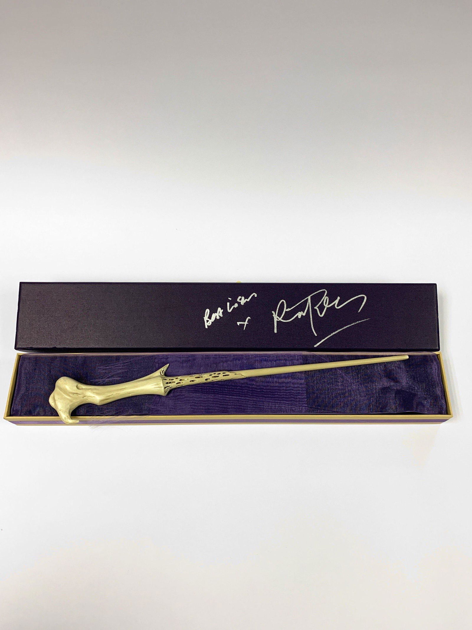 Autograph Signed Harry Potter Ralph Fiennes Wand: Autographed by:Ralph FiennesItem is in Excellent Condition and Certified. Please read our terms before placing bids.