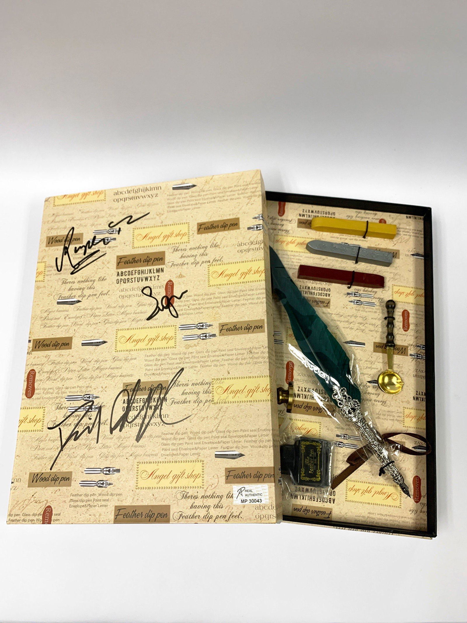 Autograph Signed Harry Potter Ink Pen Set: Autographed by:Emma Watson, Rupert Grint, Daniel RadcliffeItem is in Excellent Condition and Certified. Please read our terms before placing bids.