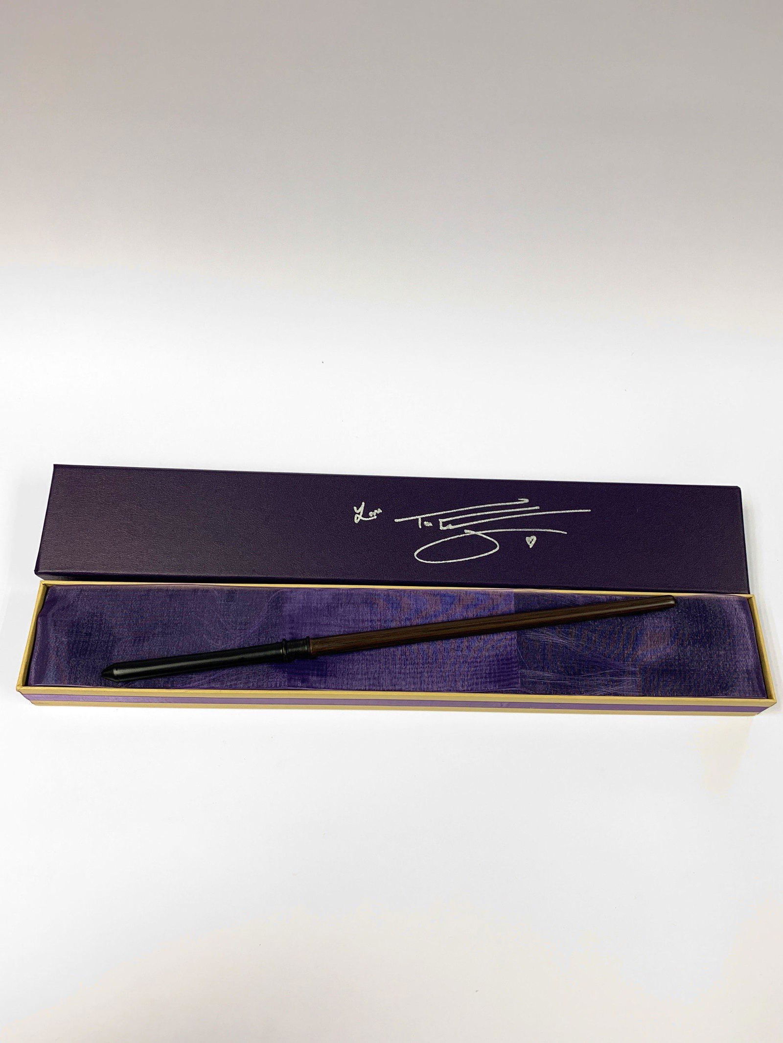 Autograph Signed Harry Potter Tom Felton Wand: Autographed by:Tom FeltonItem is in Excellent Condition and Certified. Please read our terms before placing bids.