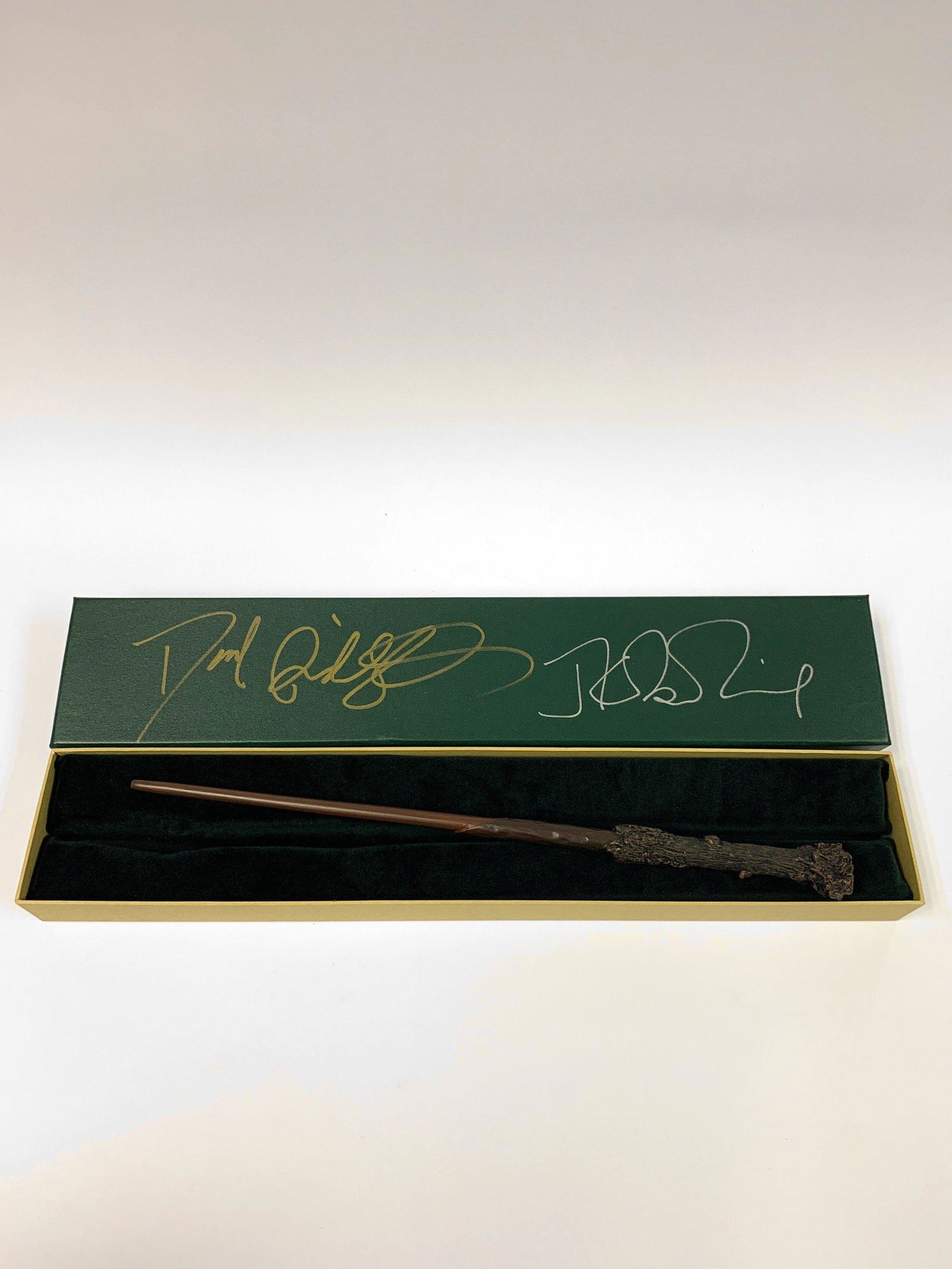 Autograph Signed Harry Potter Daniel JK Wand: Autographed by:Daniel Radcliffe, JK RowlingItem is in Excellent Condition and Certified. Please read our terms before placing bids.