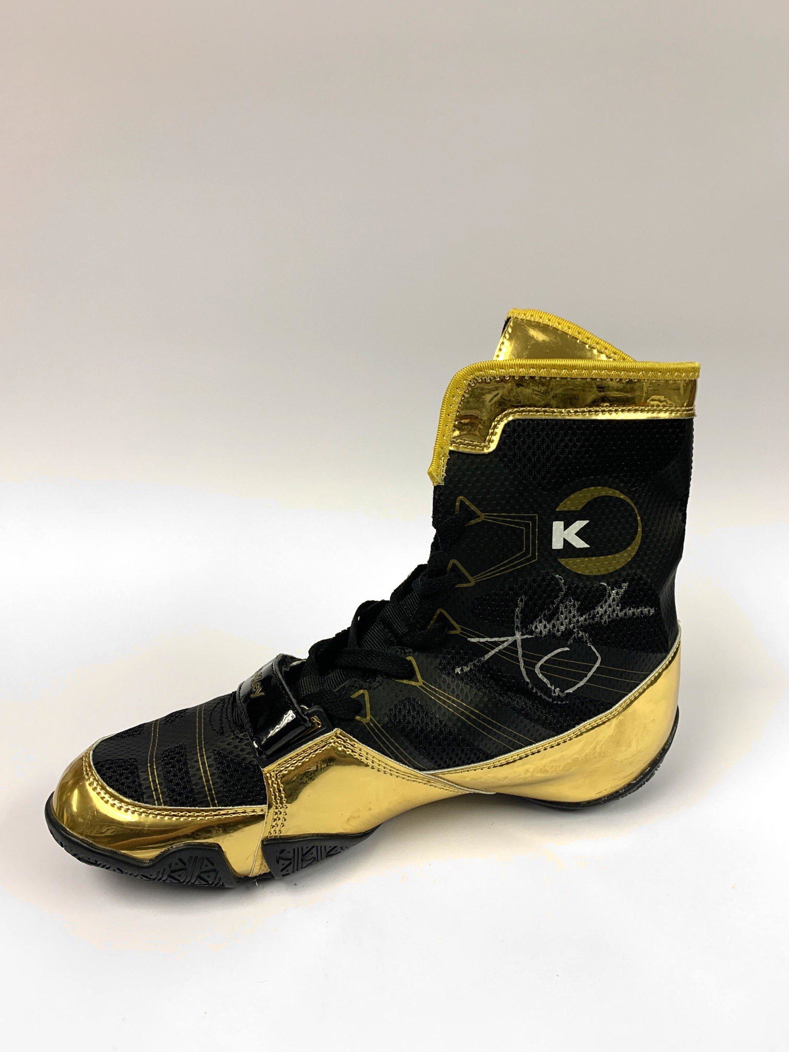 Autographed Anthony Joshua Boxing Shoes: Autographed by:Anthony JoshuaItem is in Excellent Condition and Certified. Please read our terms before placing bids.