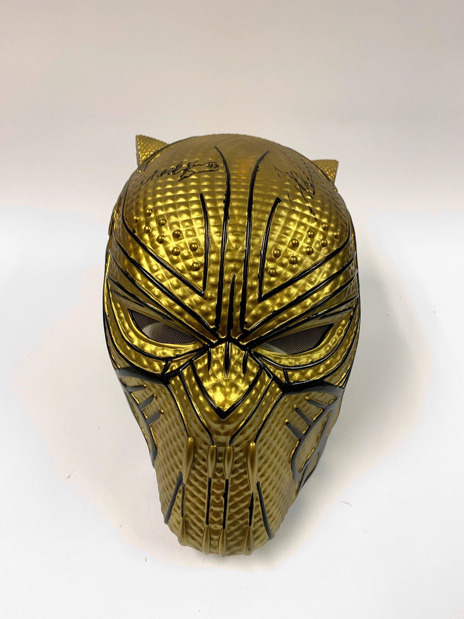 Black Panther Chadwick Boseman Autograph Signed Helmet: Autographed by:Chadwick Boseman, Michael B JordanItem is in Excellent Condition and Certified. Please read our terms before placing bids.