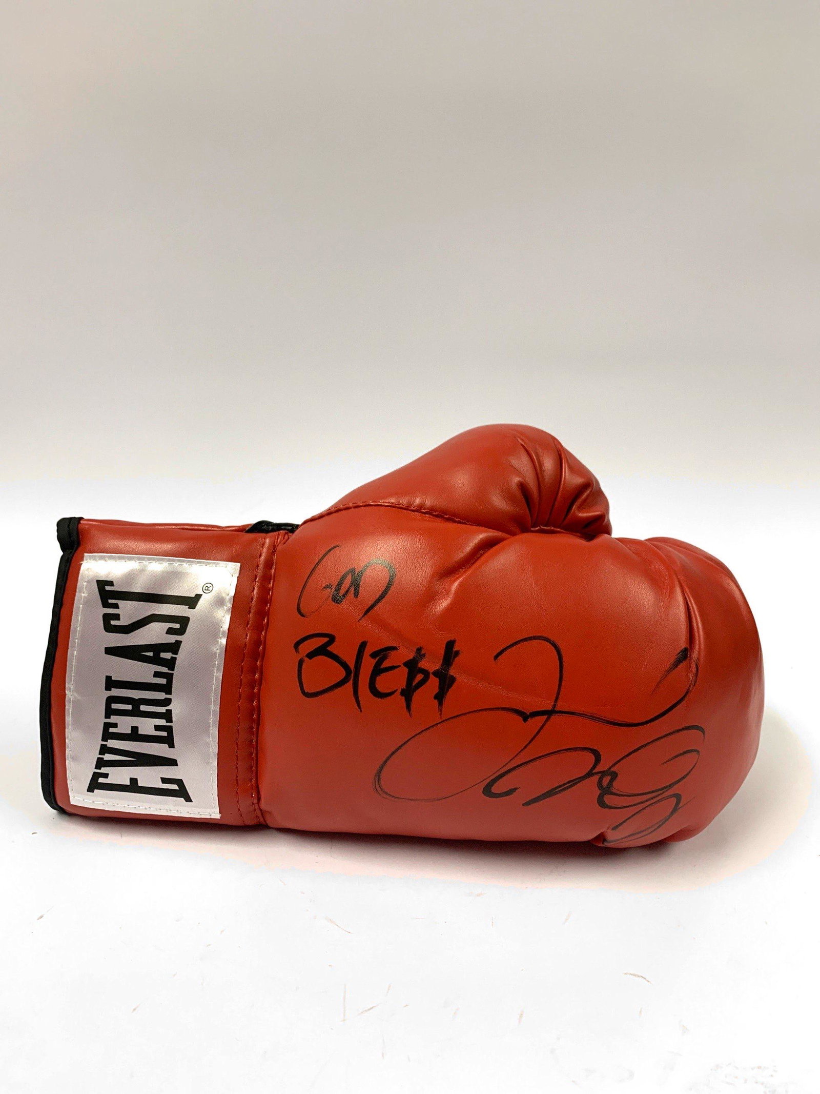Autographed Floyd Mayweather Boxing Glove: Autographed by:Floyd MayweatherItem is in Excellent Condition and Certified. Please read our terms before placing bids.