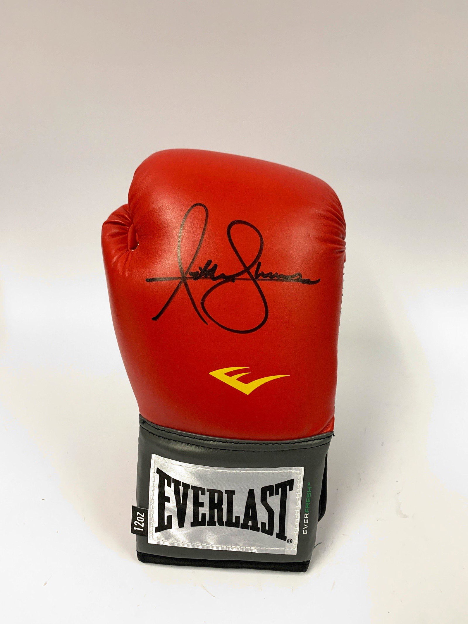 Autographed Anthony Joshua Boxing Glove: Autographed by:Anthony JoshuaItem is in Excellent Condition and Certified. Please read our terms before placing bids.