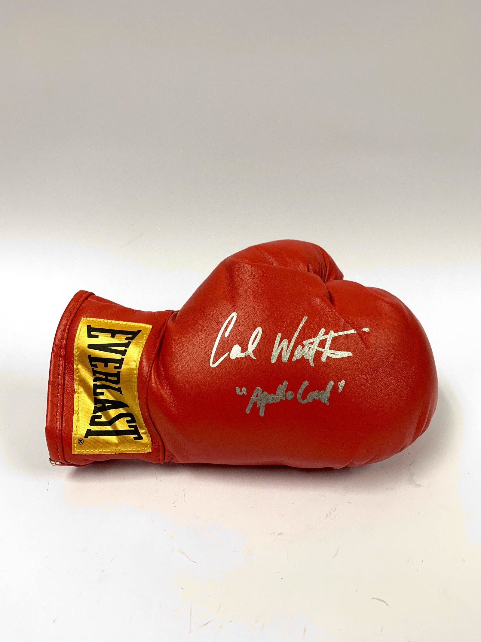 Autographed Carl Weathers Boxing Glove: Autographed by:Carl WeathersItem is in Excellent Condition and Certified. Please read our terms before placing bids.