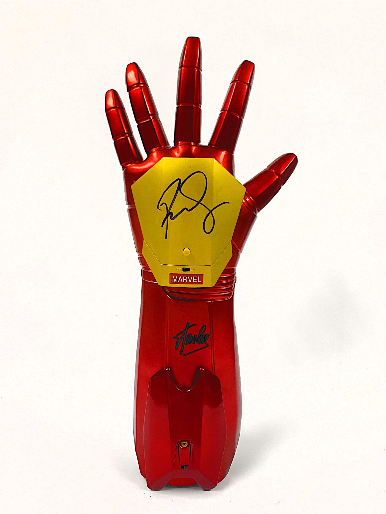 Autograph Signed Iron Man Glove: Autograph By: Stan Lee, Robert Downey JrItem is in Excellent Condition and Certified. Please read our terms before placing bids.