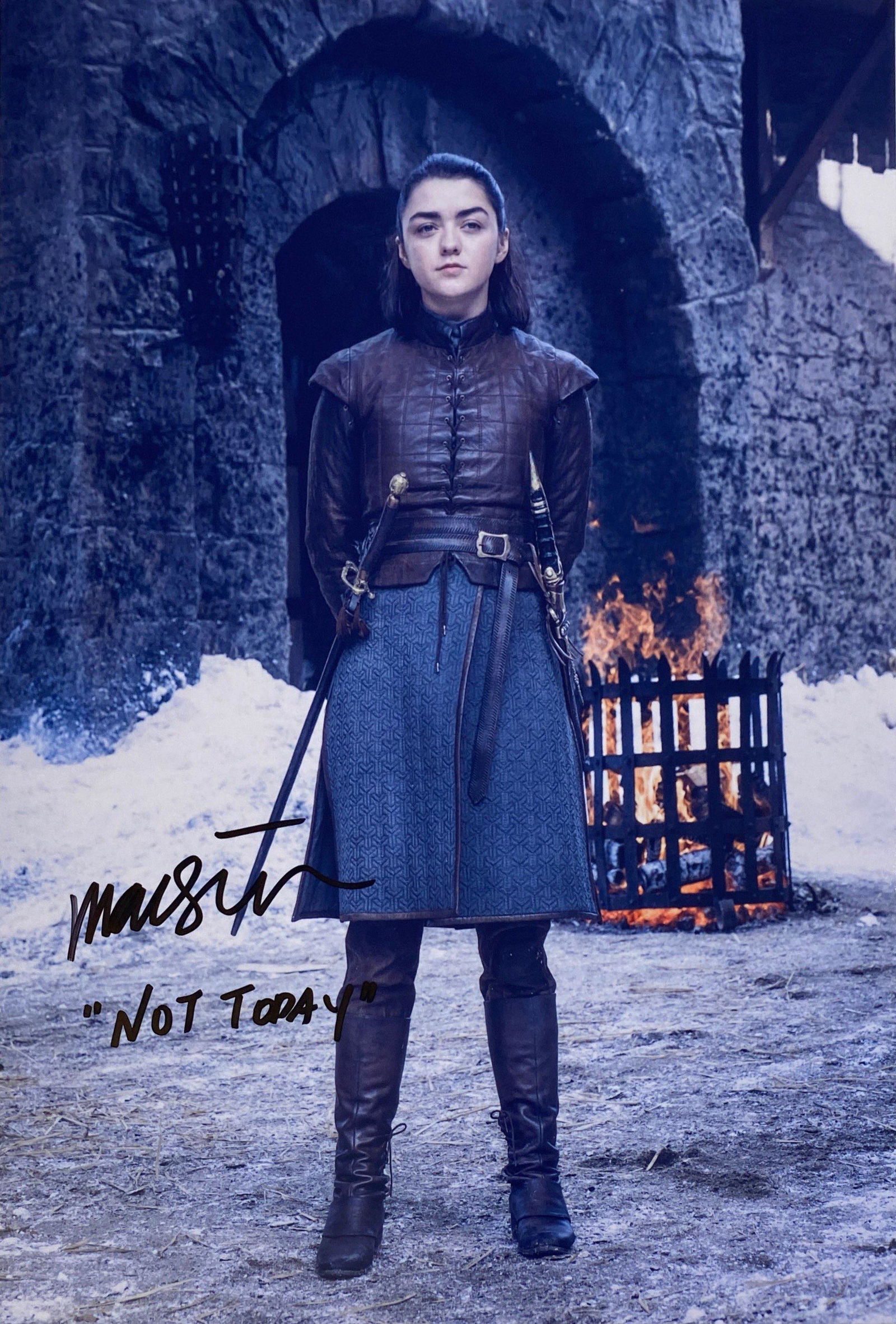 Autograph Signed Maisie Williams Photo (1 of 1)