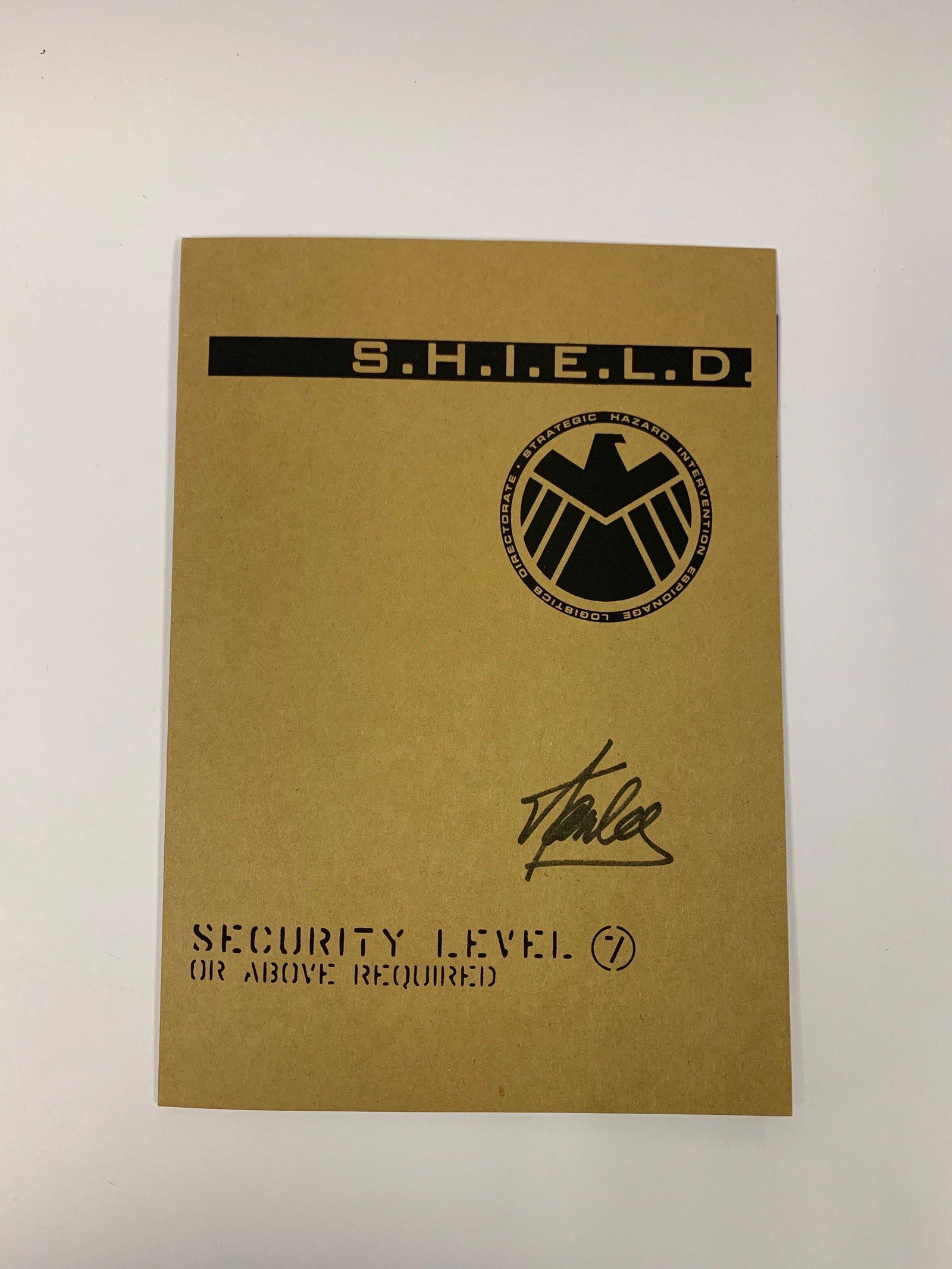 Signed Avnegers SHIELD Prints Stan Lee (1 of 2)