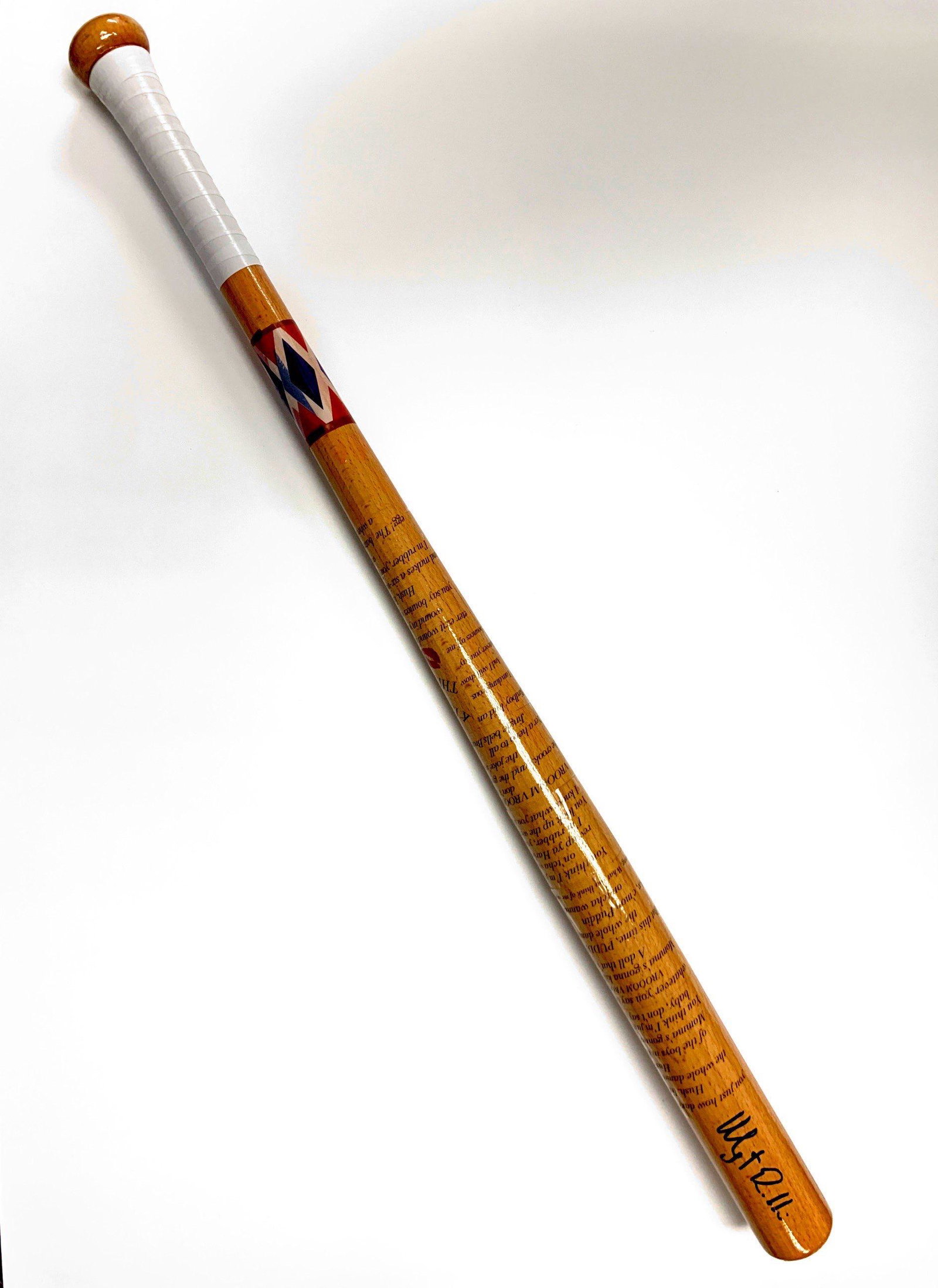 Signed Harley Quinn Margot Robbie Baseball Bat: Category: Autograph CollectiblesAutograph By: Margot RobbieExecellent Condition and Certified. We offer combined shipping and ship worldwide.Please read terms and condition regarding to postage fee, r
