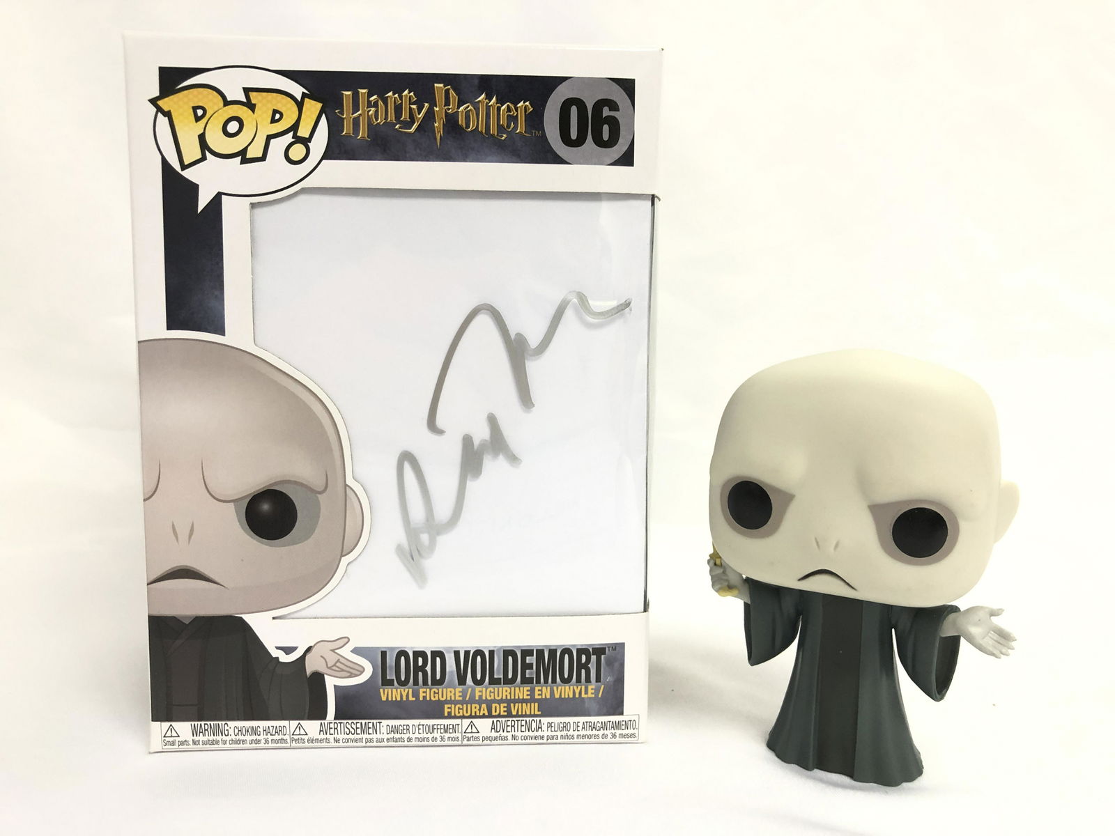 Signed Harry Potter Ralph Fiennes Funko Pop: Category: Autograph CollectiblesAutograph By: Ralph FiennesExecellent Condition and Certified. We offer combined shipping and ship worldwide.Please read terms and condition regarding to postage fee, r