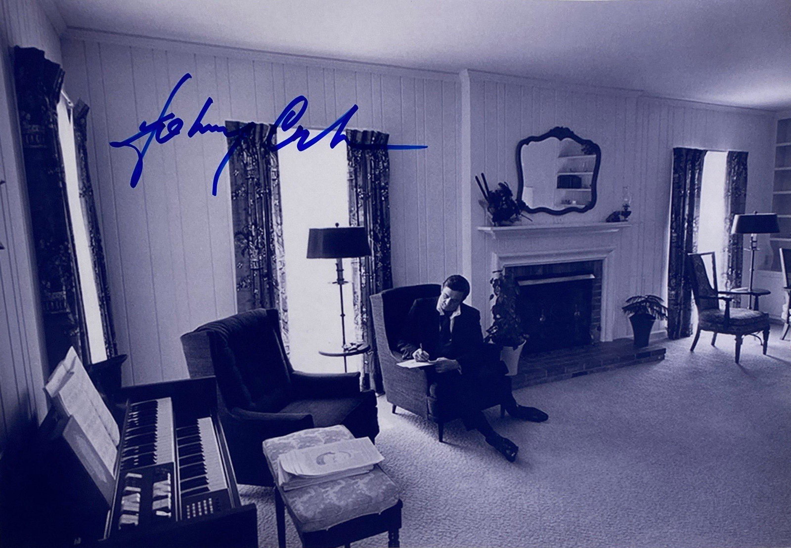 Autograph Signed Johnny Cash Photo: Autographed by:Johnny CashSize : 8" x 10"Excellent Condition and CertifiedPlease read our terms before placing bids.