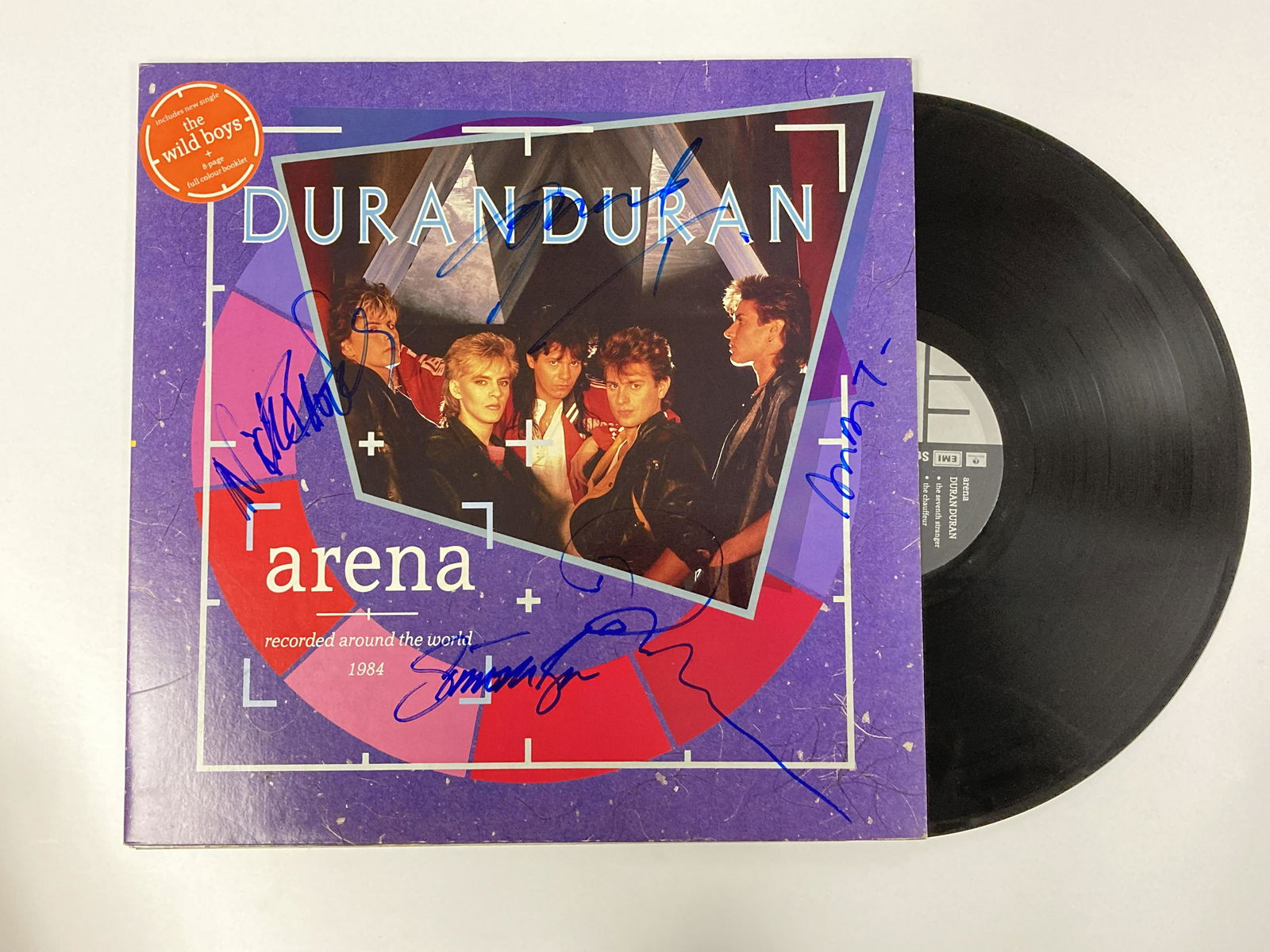 Autograph Signed Duran Duran Arena Vinyl: Autograph Includes: Simon Le Bon, Nick Rhodes, Roger Taylor, John Taylor, Andy TaylorItem is in great condition with no damage, unframedItem is being vertified. Please review our Terms and Conditions