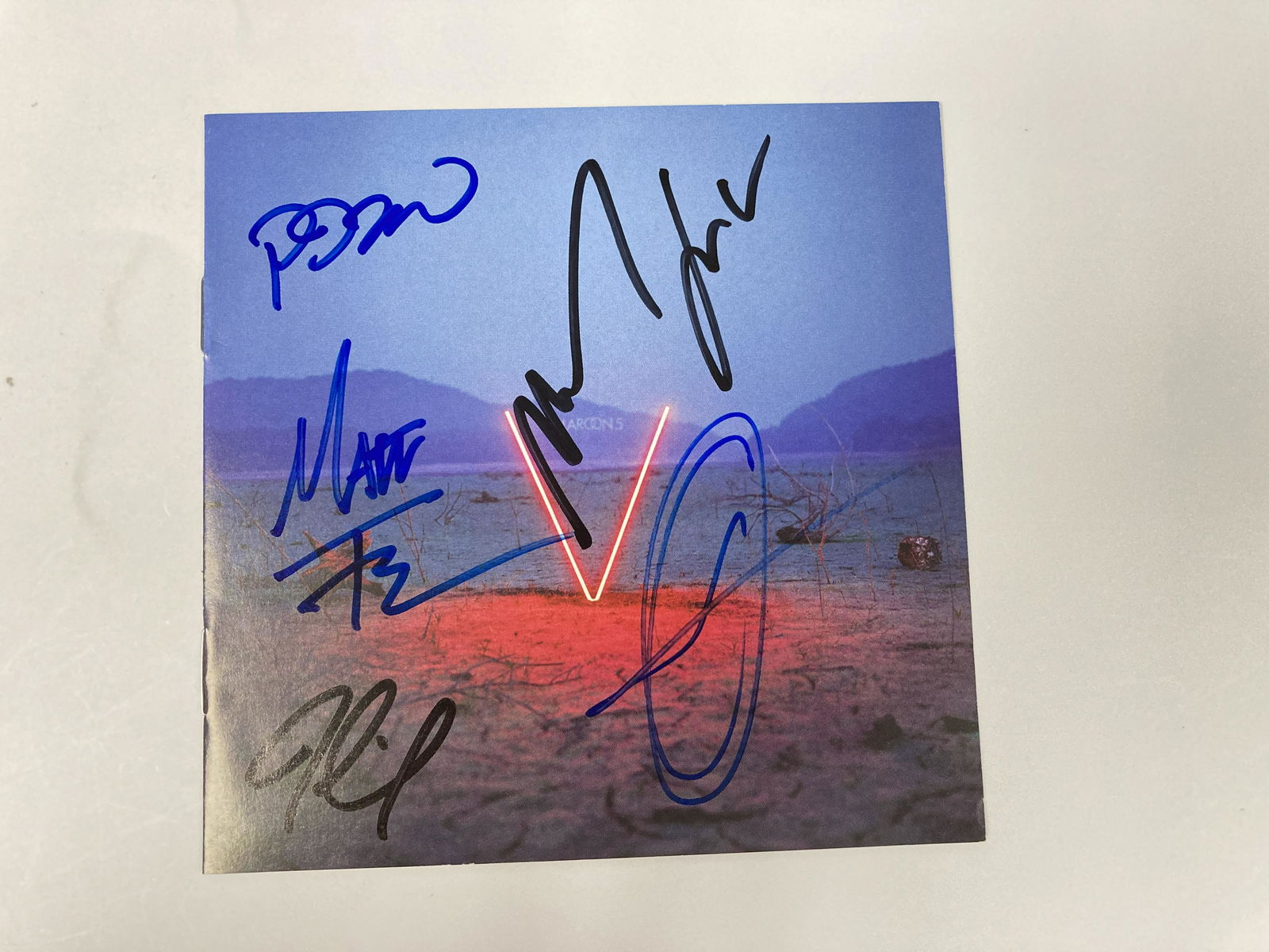 Autograph Signed Maroon 5 V CD Booklet (1 of 1)