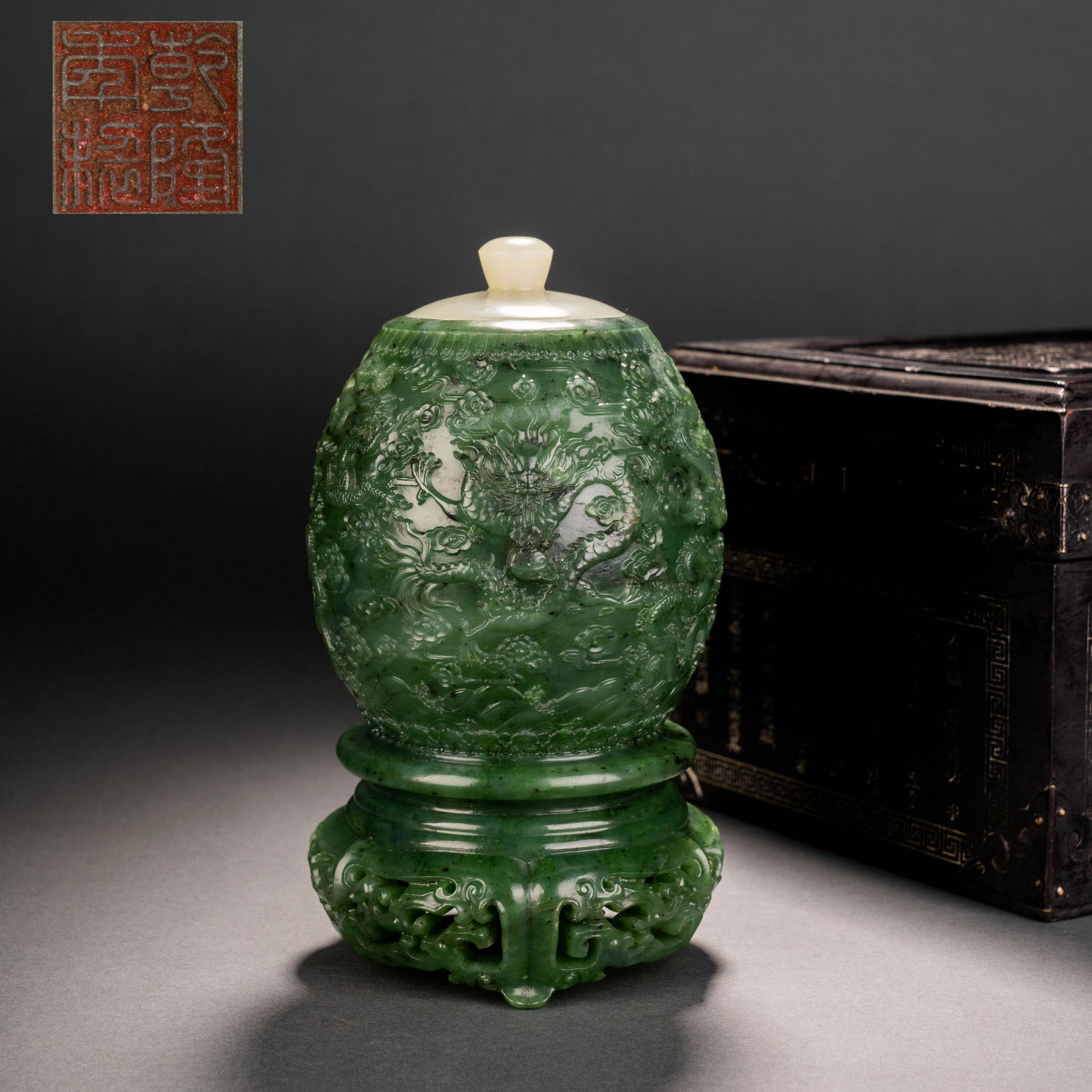 Qing Dynasty jasper dragon jar (1 of 10)