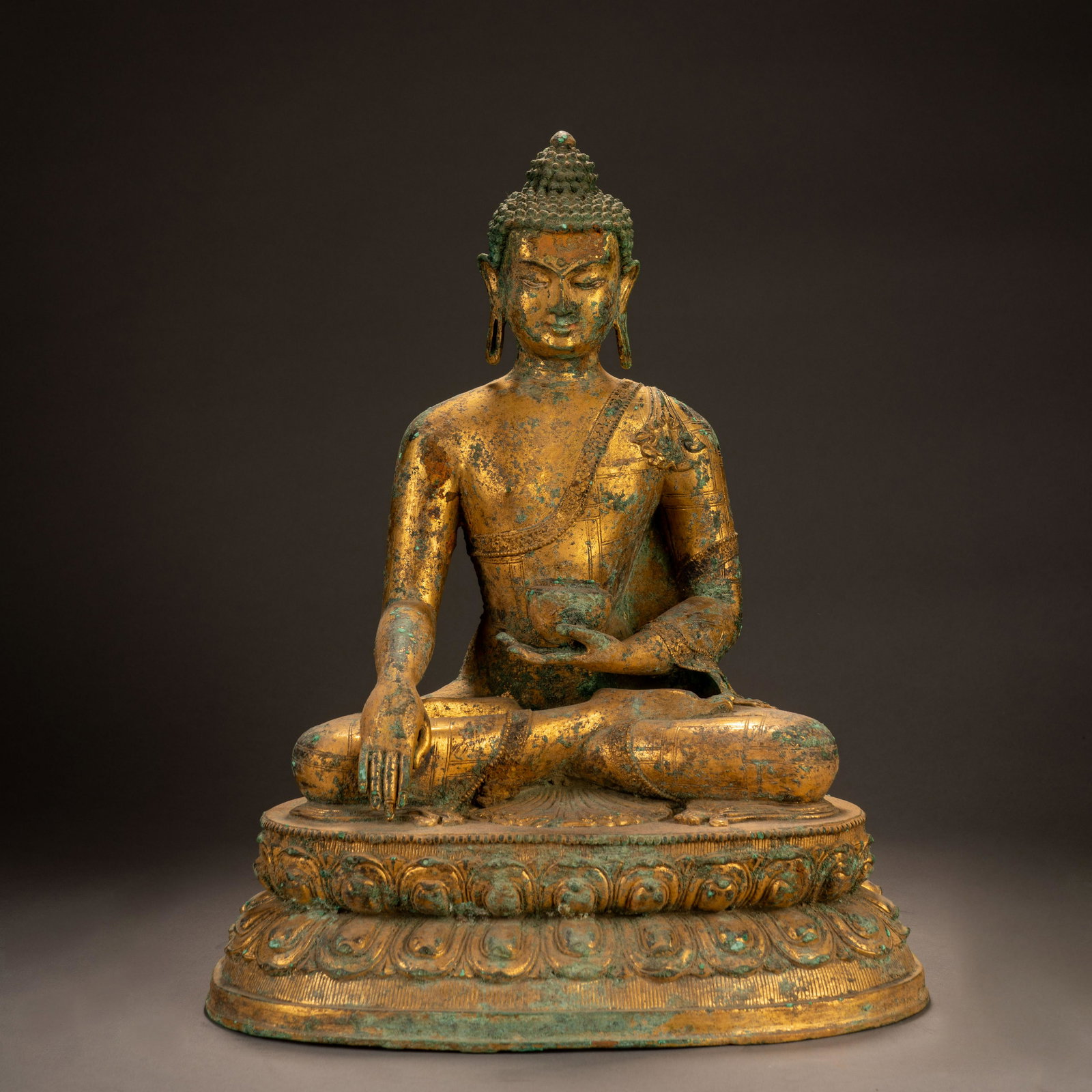 Ming Dynasty gilt bronze statue of Sakyamuni (1 of 10)