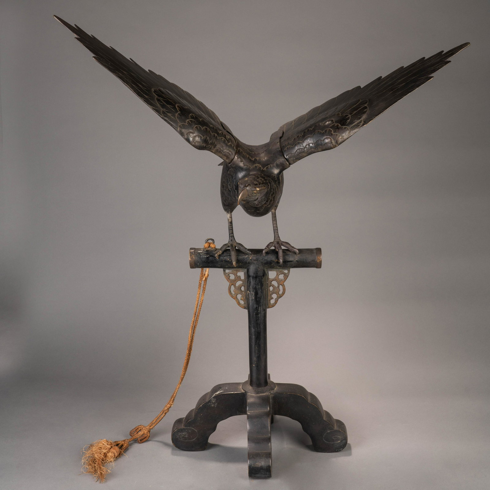 Late Qing Dynasty bronze eagle ornament (1 of 12)