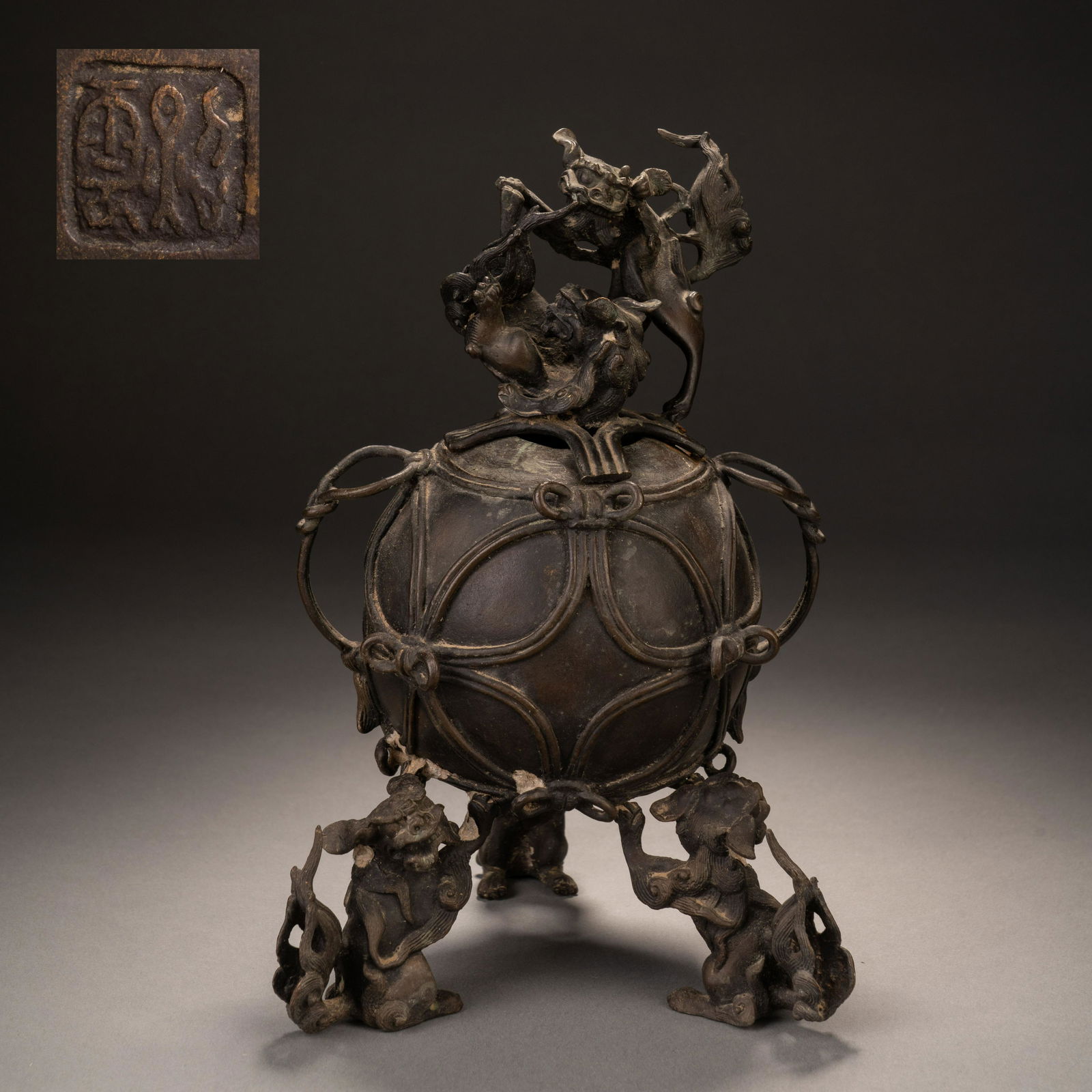 Qing Dynasty auspicious animal pattern hydrangea stove (1 of 13)