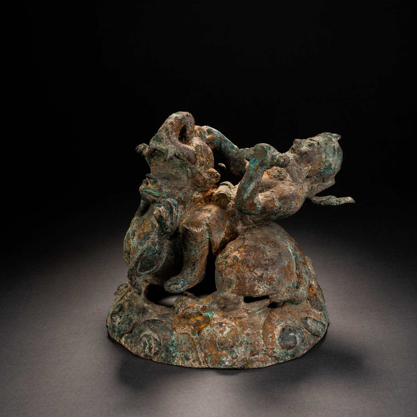 Tang Dynasty Hu people training mastiff bronze ornament (1 of 12)