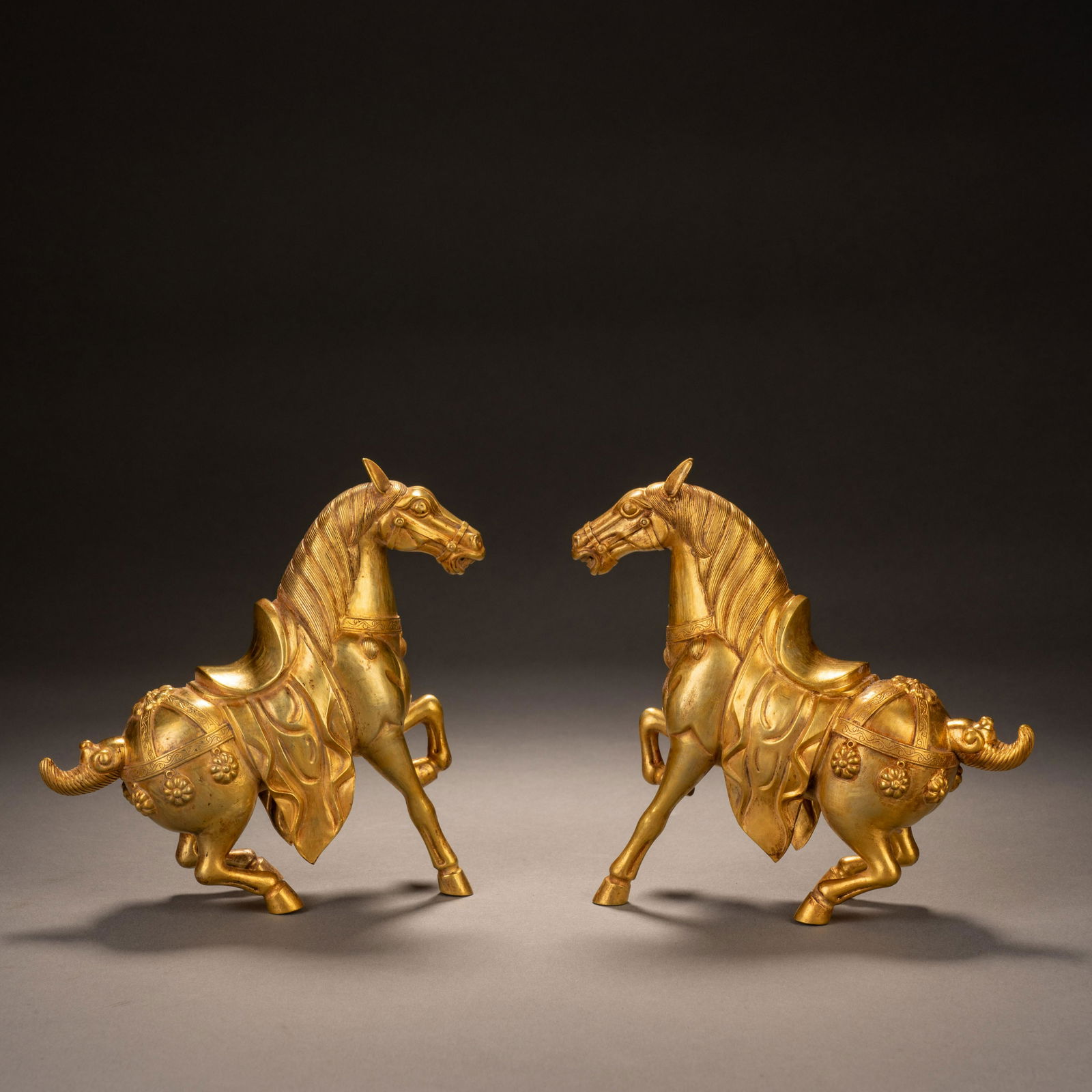 A pair of pure gold horses in Tang Dynasty (1 of 15)