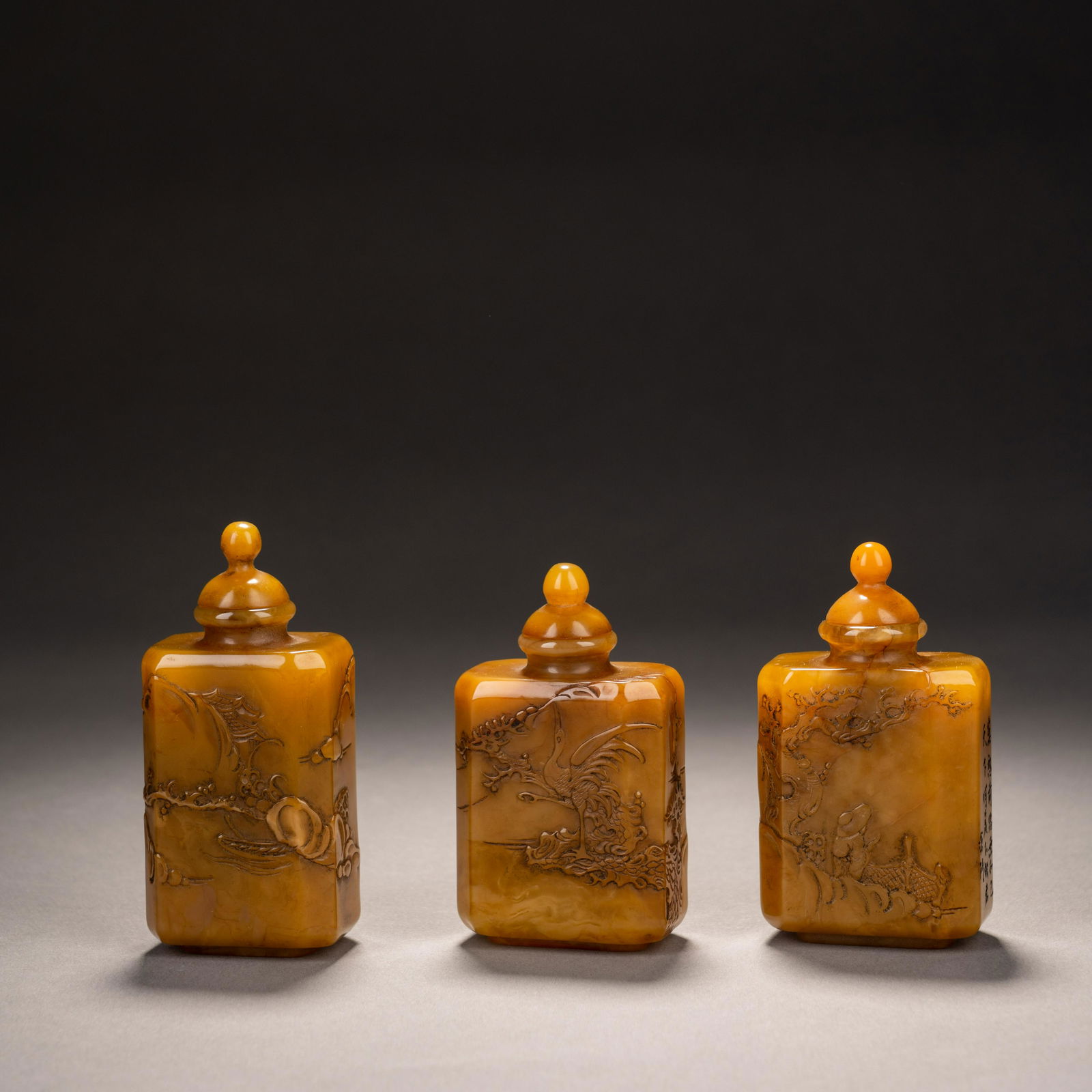 A set of Tian Huangshi snuff bottles in Qing Dynasty (1 of 9)
