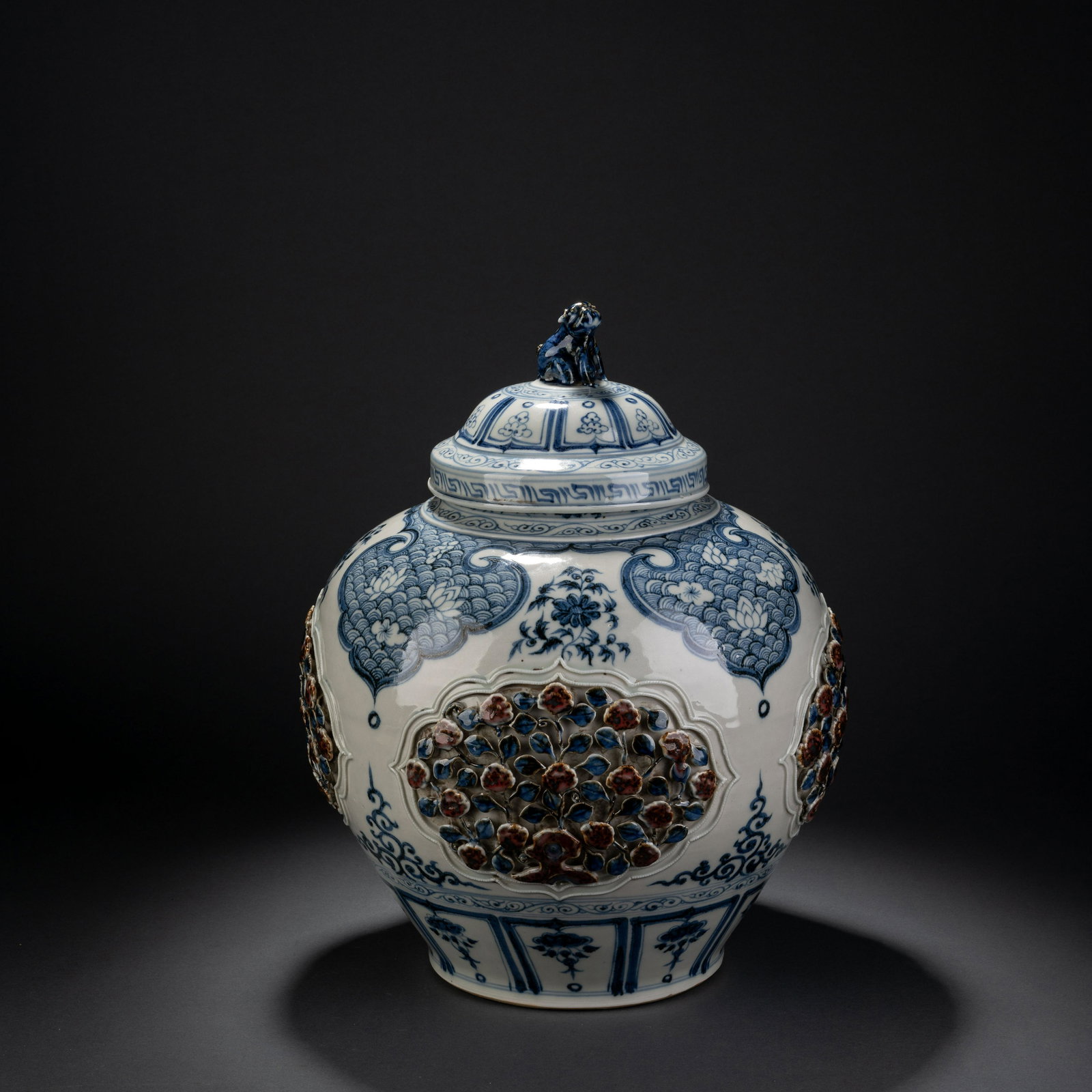 Yuan Dynasty blue and white open window glaze red pinch flower lid pot (1 of 11)
