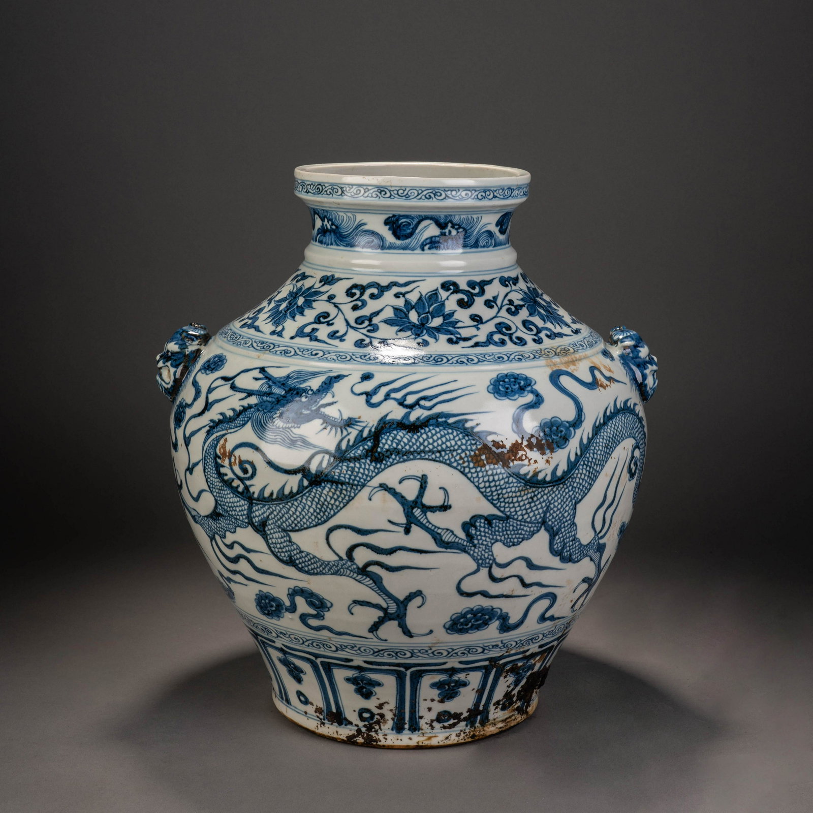 Yuan Dynasty blue and white dragon pattern amphora (1 of 11)