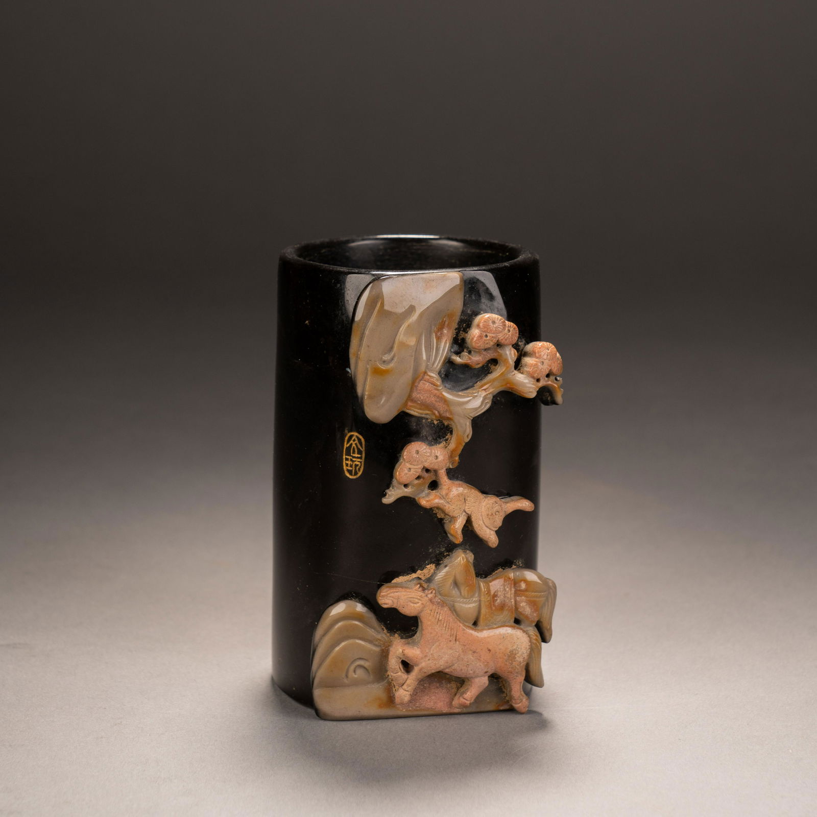 Qing Dynasty Agate Relief Immediately Fenghou Pen Holder (1 of 8)