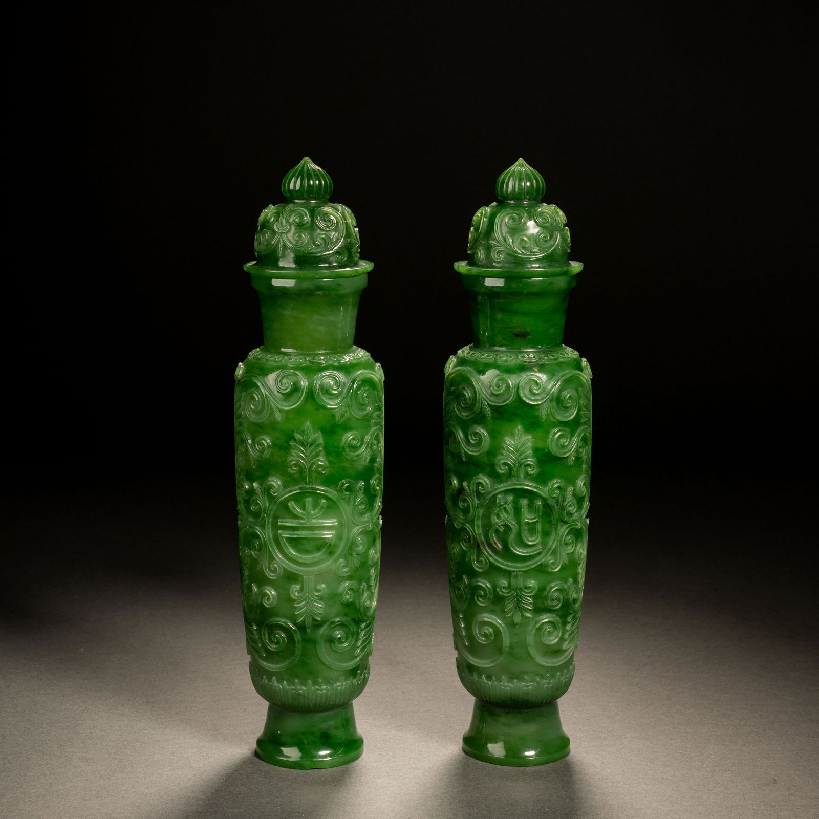 A pair of jasper relief vases in Qing Dynasty (1 of 9)