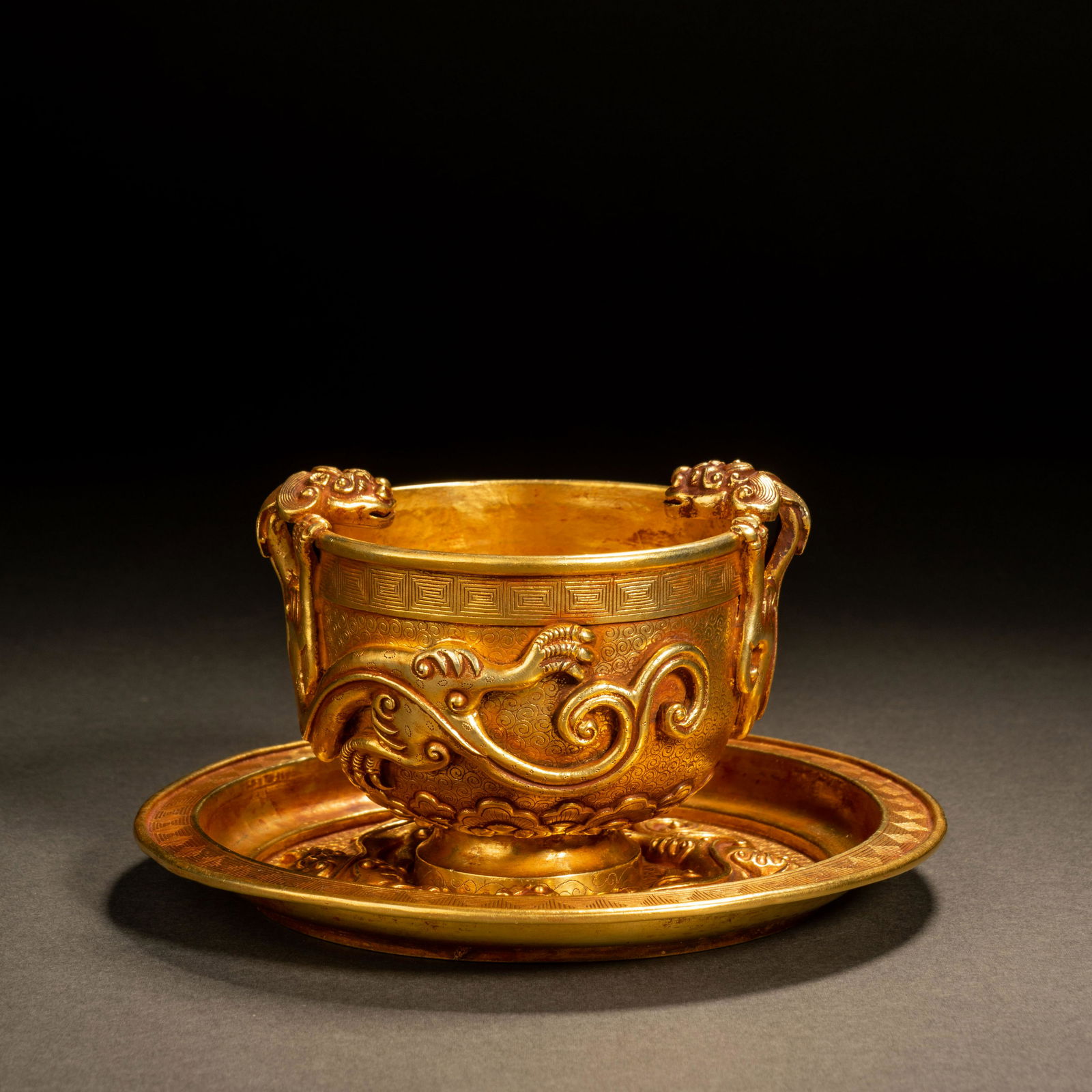 Tang Dynasty pure gold chilong pattern cup (1 of 9)