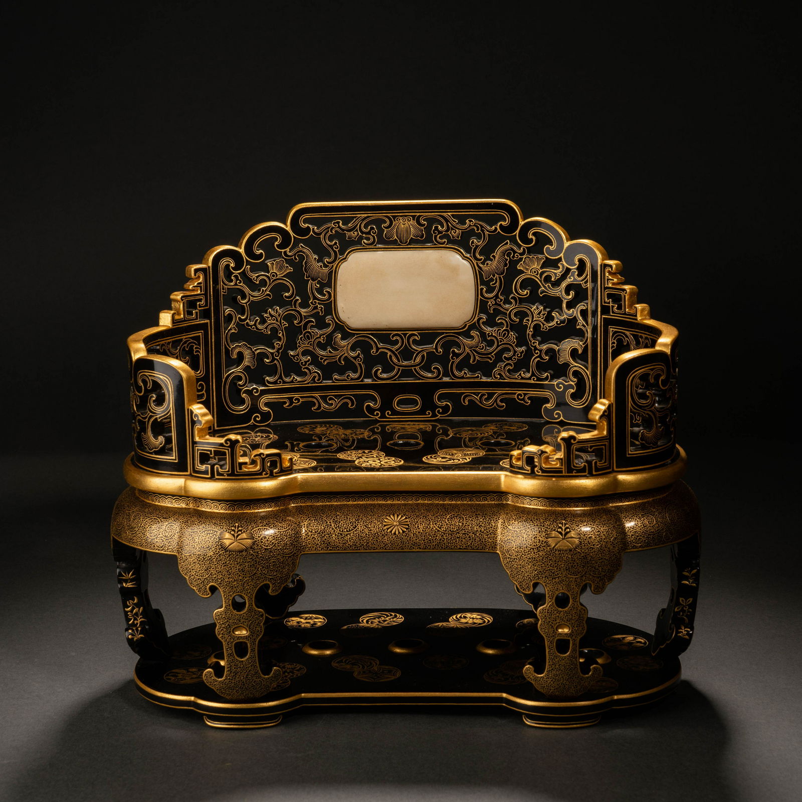 Qing Dynasty large lacquer and gold inlaid Hetian jade pen holder (1 of 8)