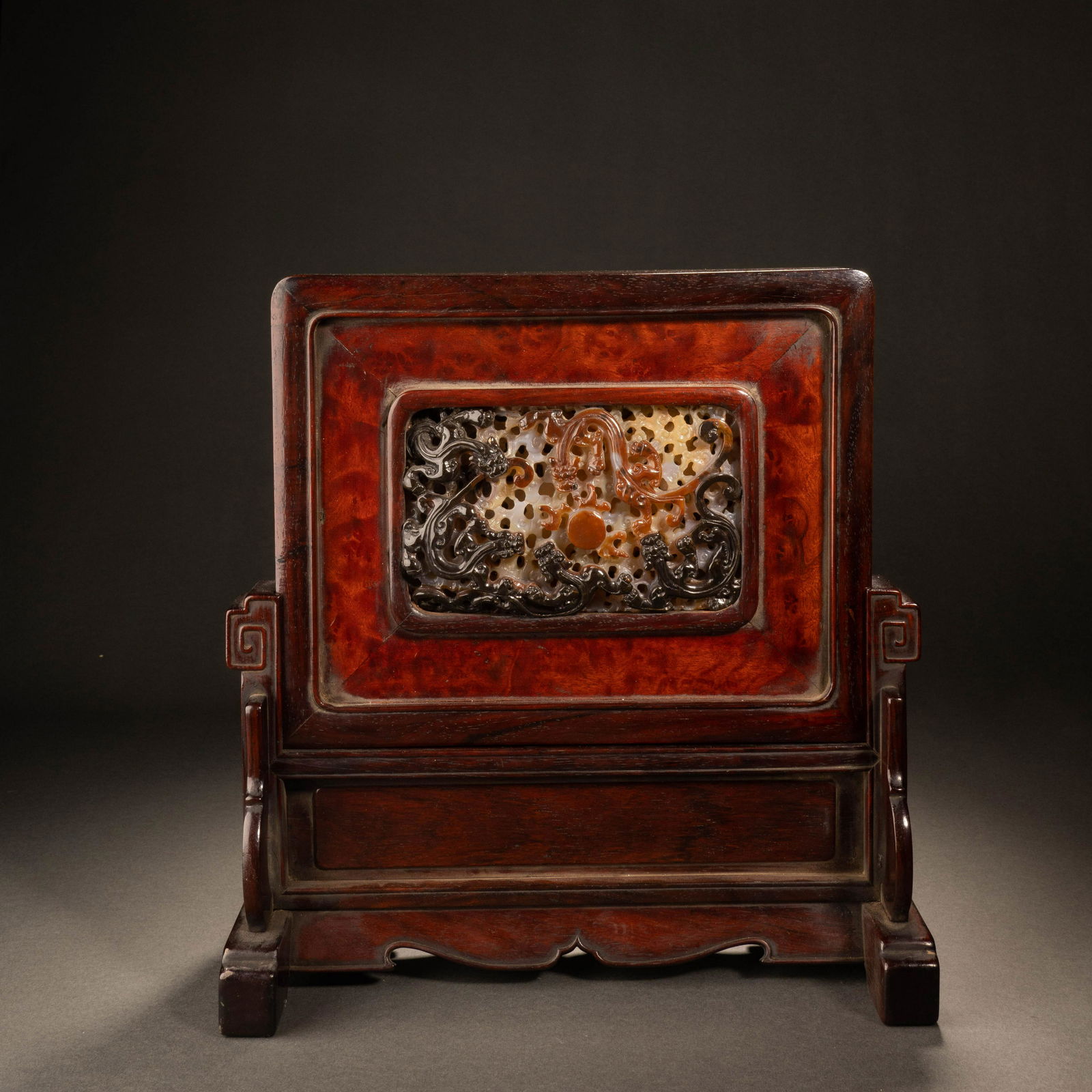 Qing Dynasty red sandalwood inlaid agate dragon pattern screen (1 of 8)