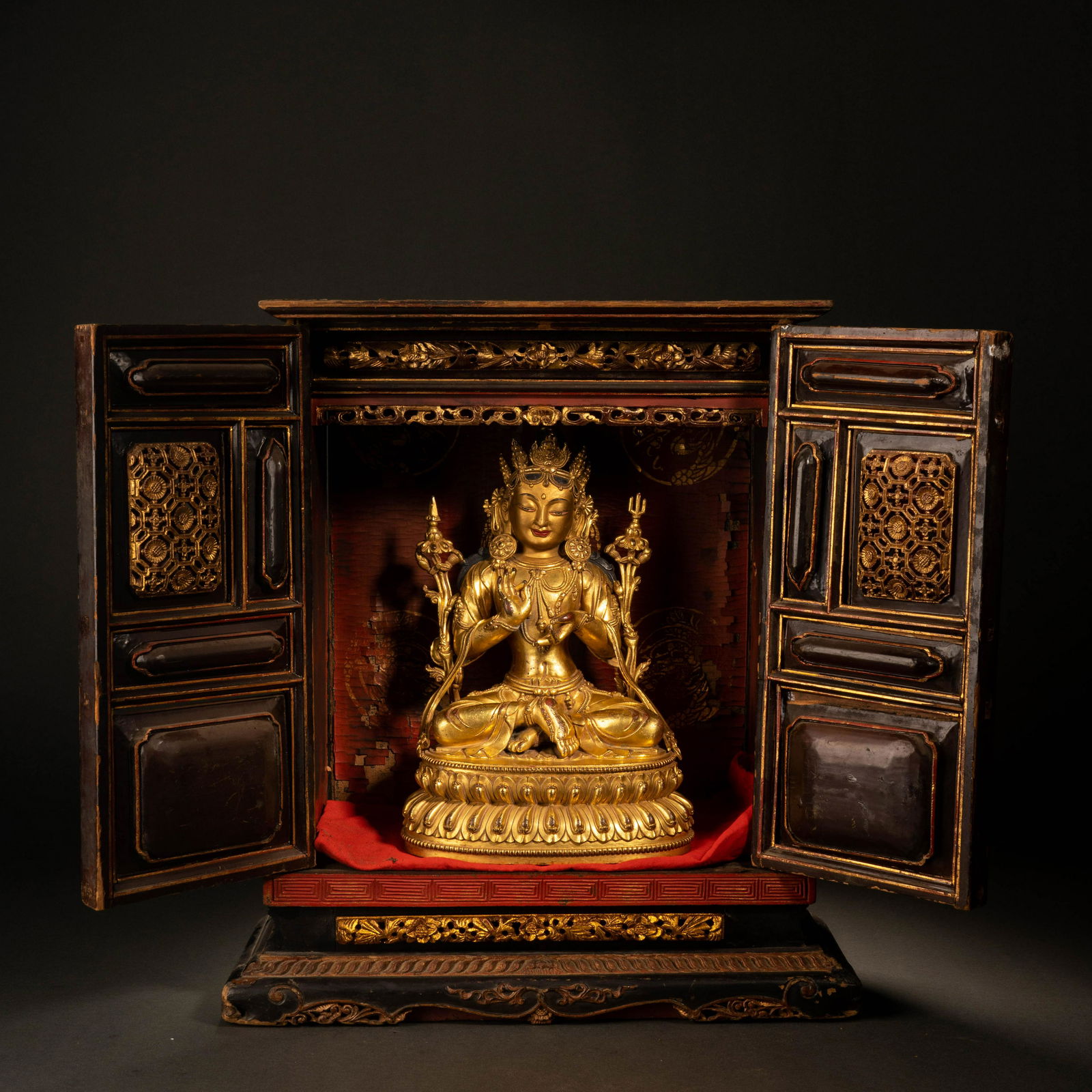 Gold lacquer wood carving Buddhist niche inlaid with bronze gilt Buddha seated in Qing Dynasty (1 of 12)