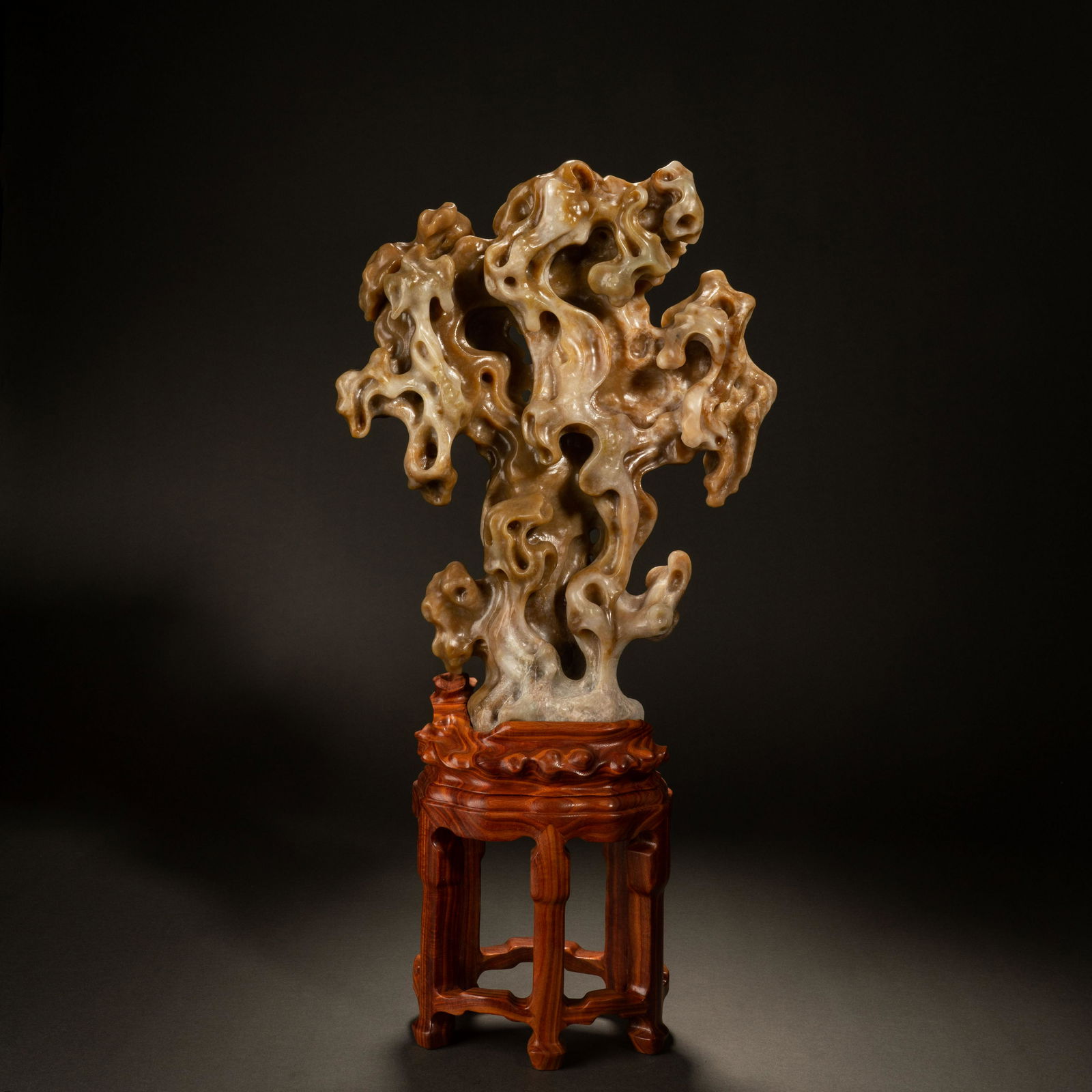 Qing Dynasty jade mountain ornament (1 of 8)