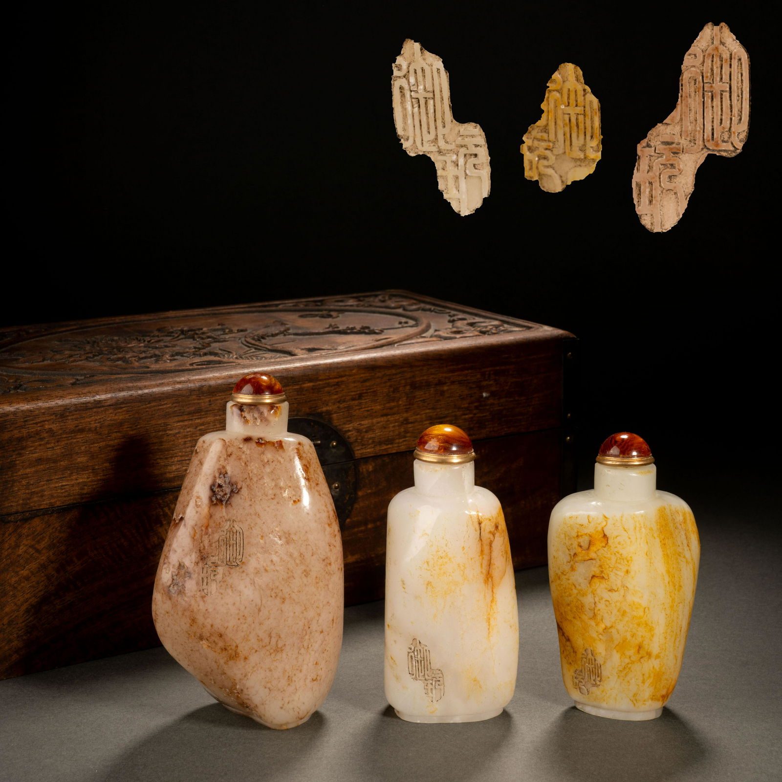 A set of Hetian jade snuff bottles in Qing Dynasty (1 of 7)