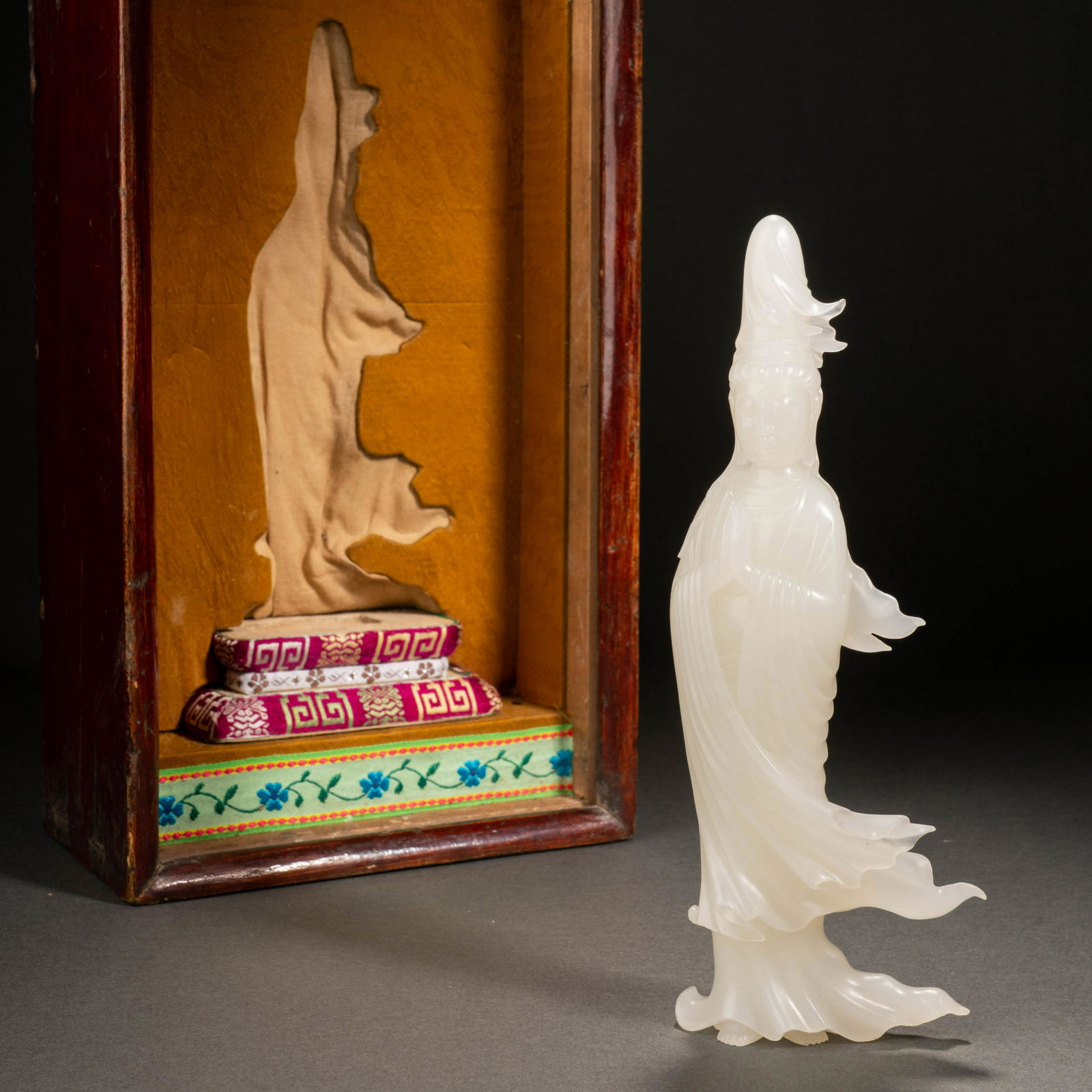 Qing Dynasty Hetian jade Guanyin ornament (1 of 9)