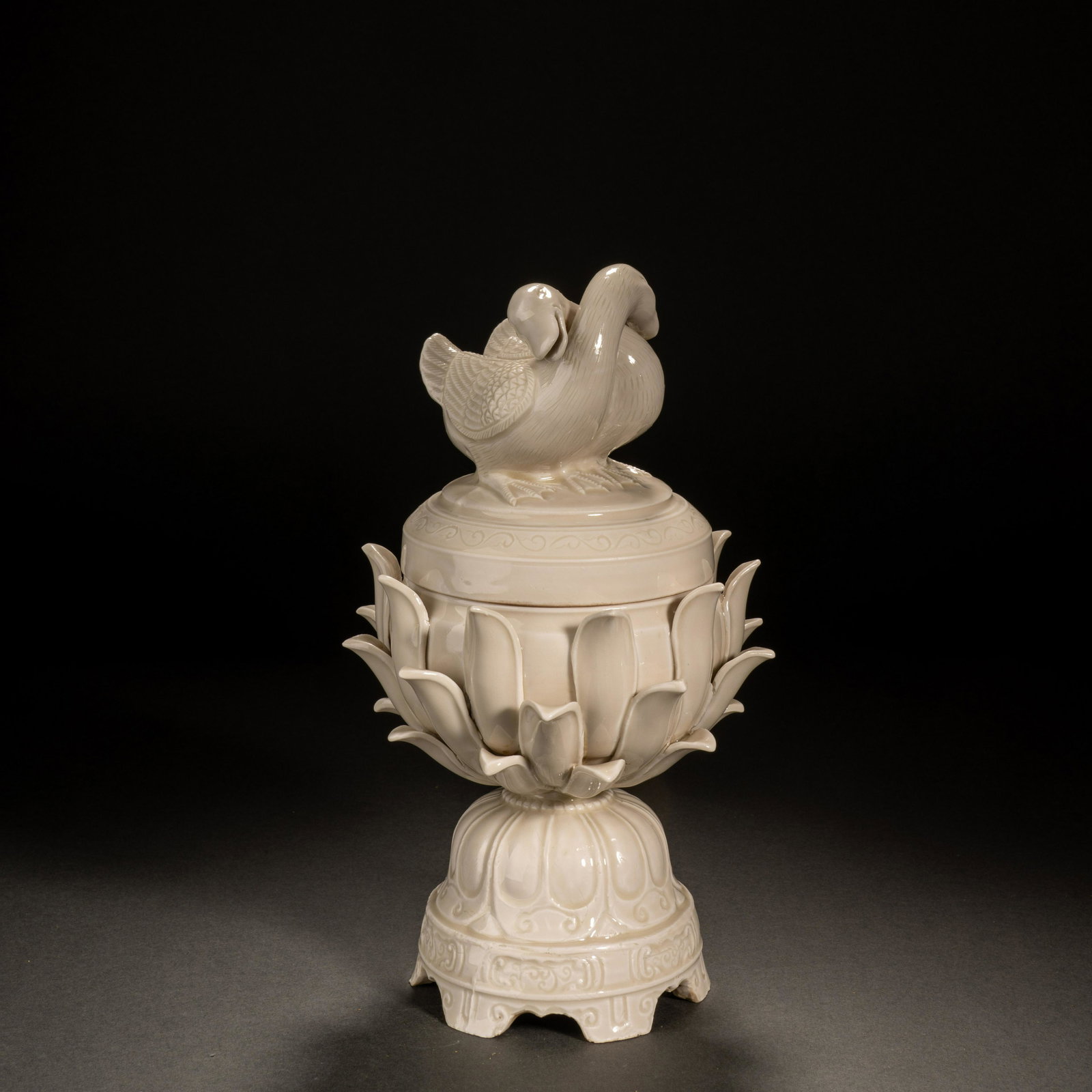 Song Dynasty Ding kiln mandarin duck pattern aromatherapy (1 of 10)